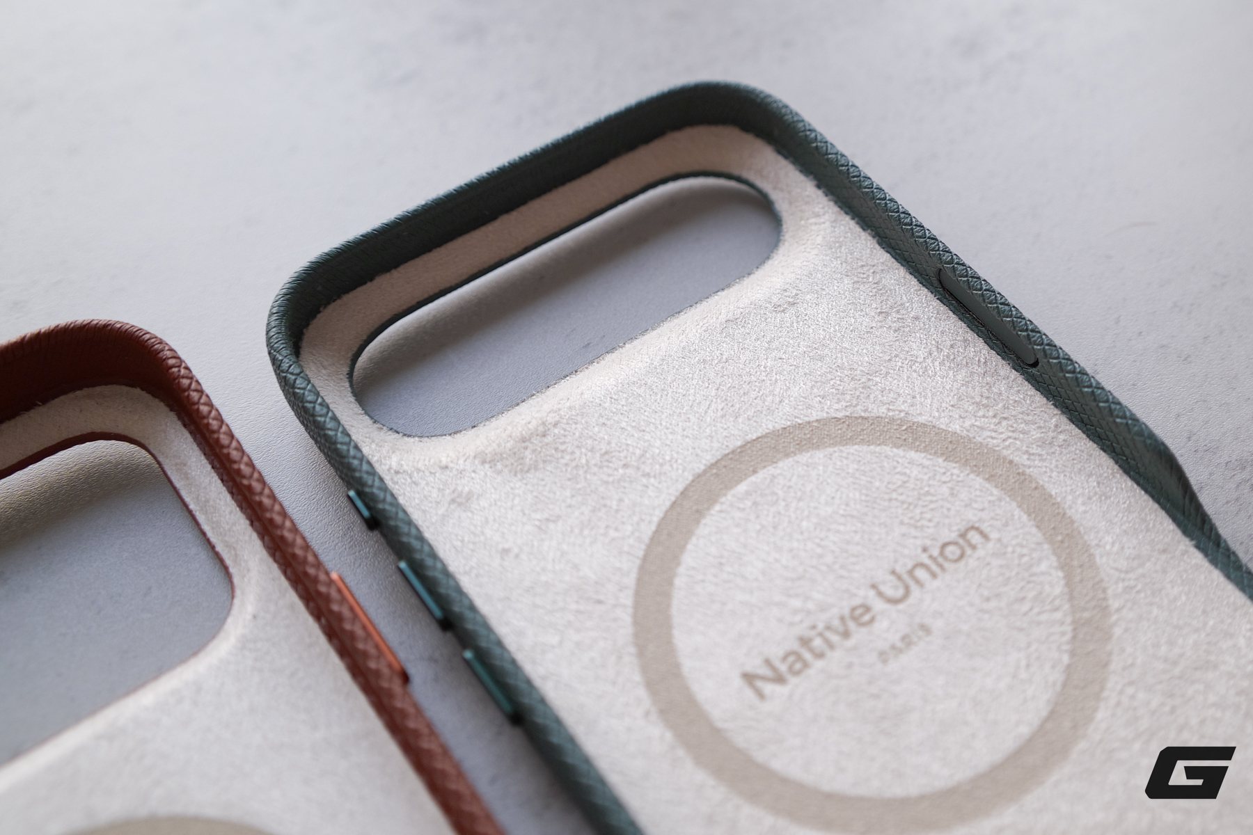 Tr&ecirc;n tay Native Union (Re)Classic cho iPhone 17 Pro Max v&agrave; iPhone Air: Tối giản, chỉn chu từng chi tiết, MagSafe sạc kh&ocirc;ng cần th&aacute;o ốp - Ảnh 9.