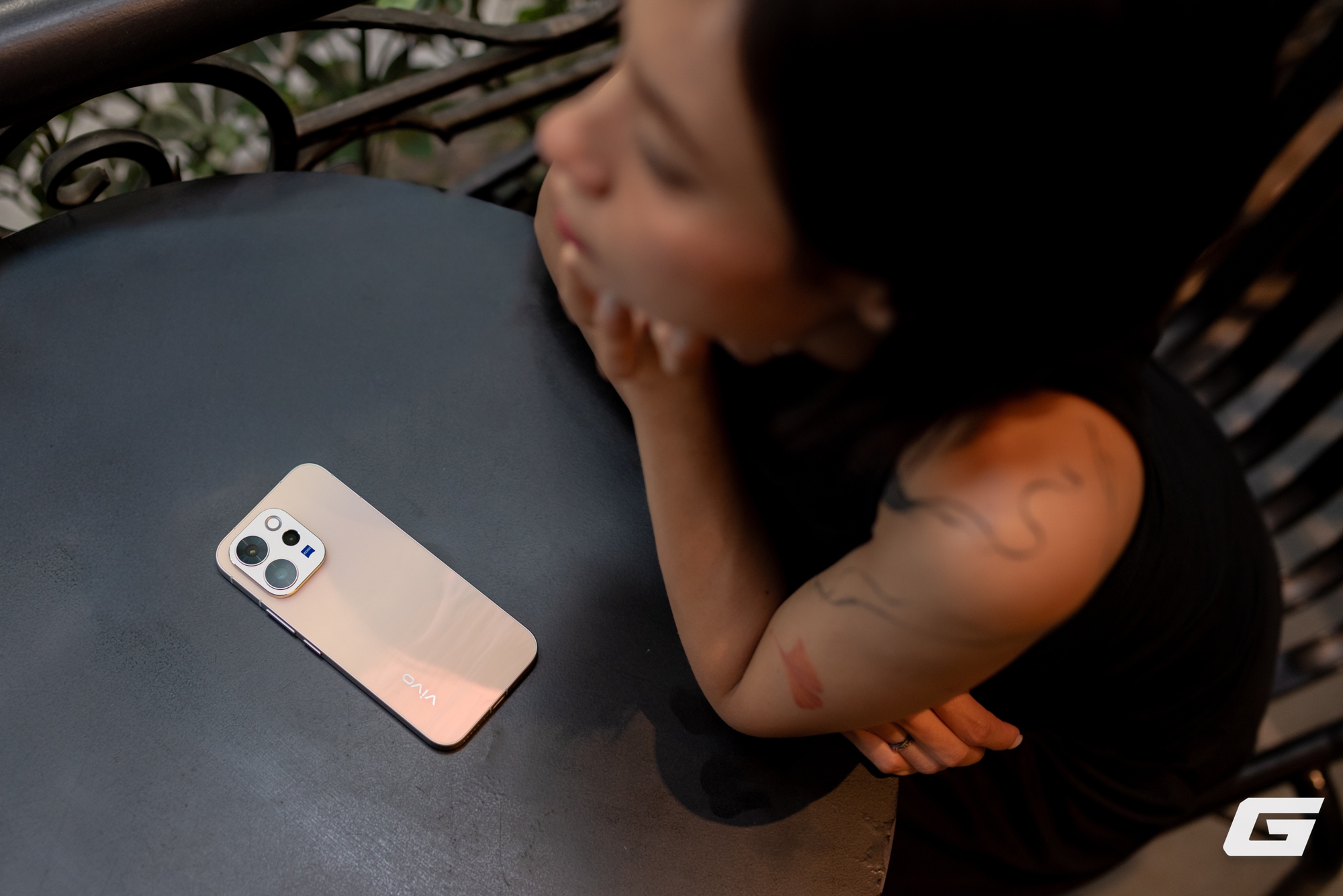 vivo V70 v&agrave; V70 FE: C&ugrave;ng đẹp, c&ugrave;ng chất nhưng chọn m&aacute;y n&agrave;o c&ograve;n phải t&ugrave;y &ldquo;gu&rdquo; - Ảnh 5.