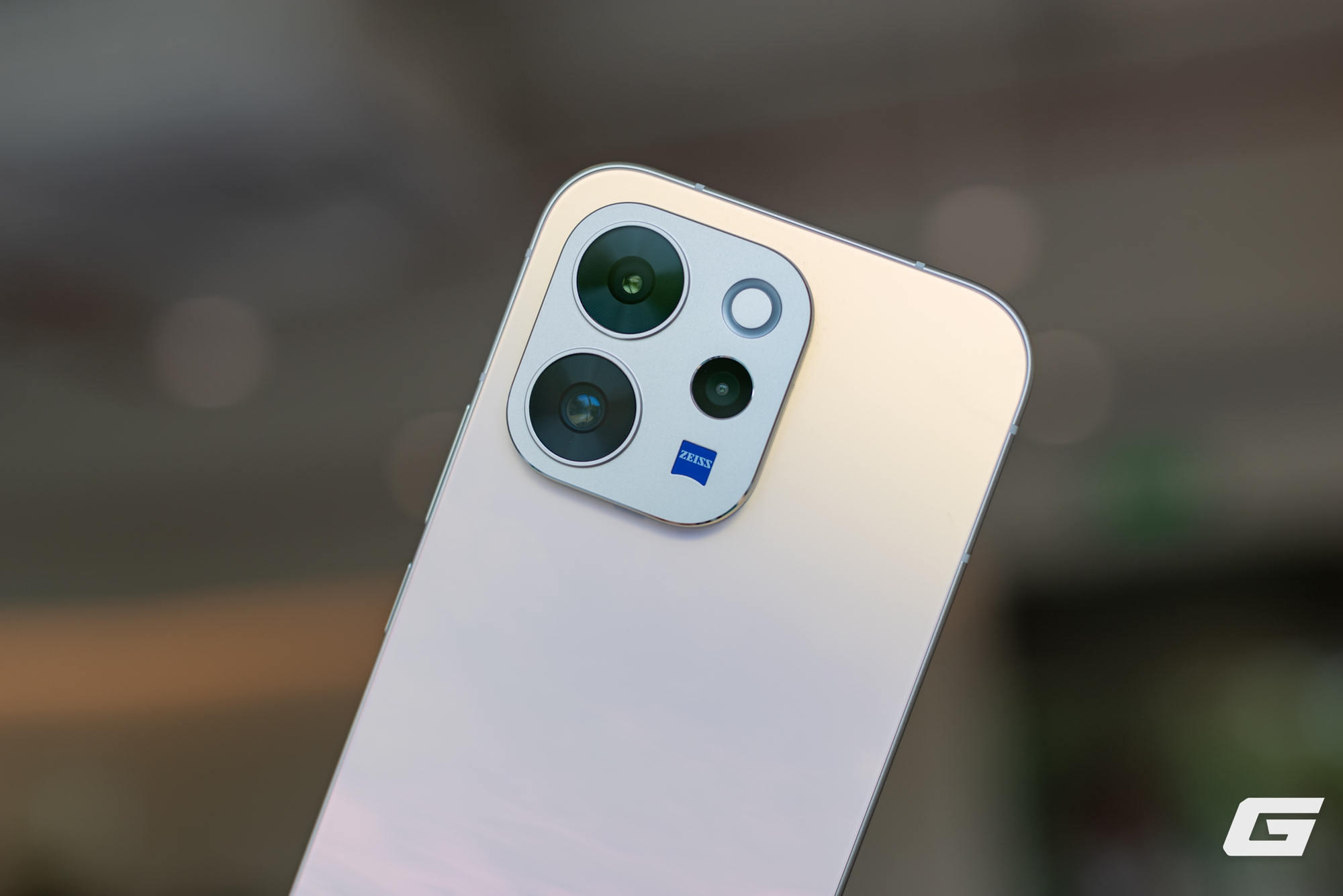 vivo V70 v&agrave; V70 FE: C&ugrave;ng đẹp, c&ugrave;ng chất nhưng chọn m&aacute;y n&agrave;o c&ograve;n phải t&ugrave;y &ldquo;gu&rdquo; - Ảnh 12.