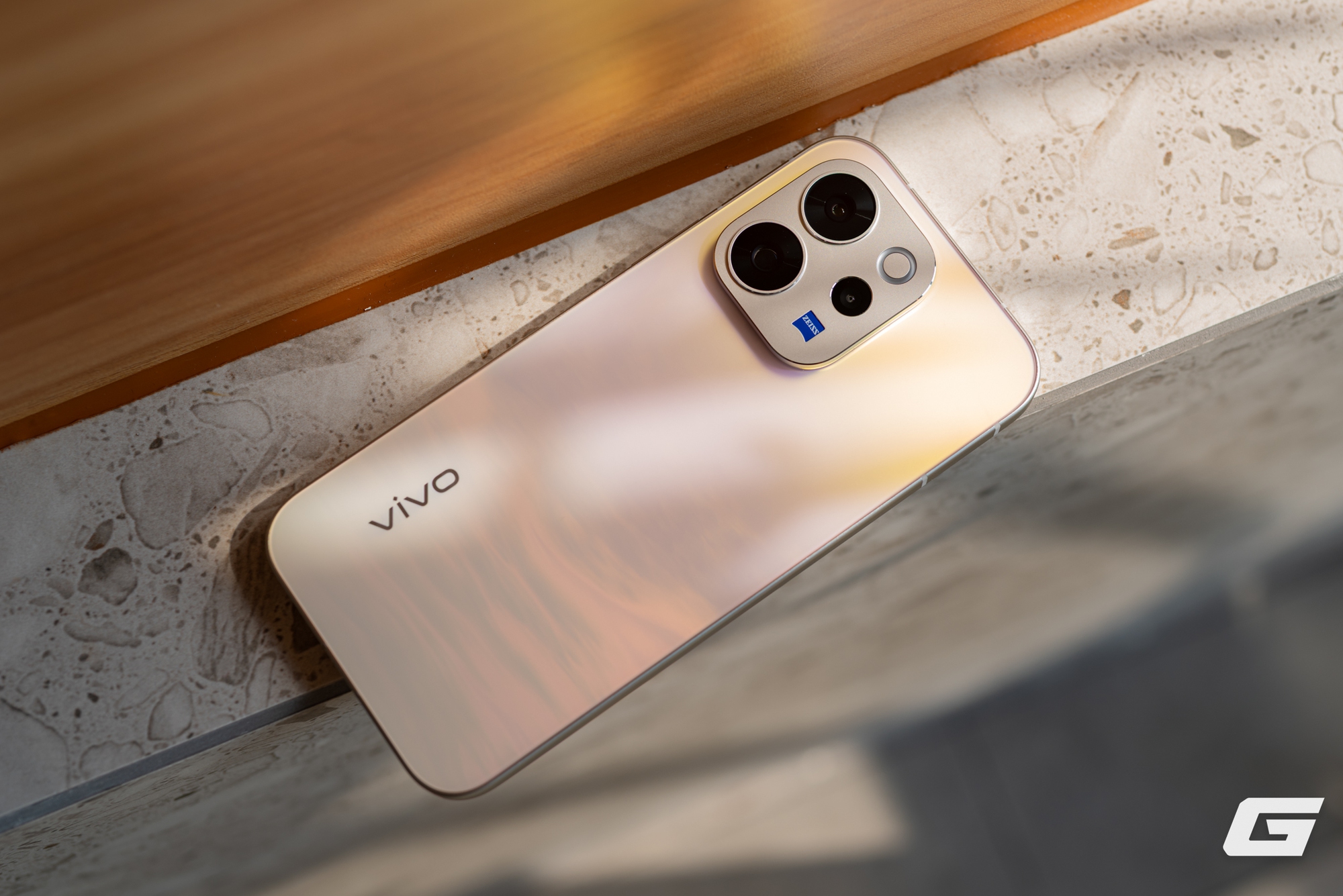 vivo V70 v&agrave; V70 FE: C&ugrave;ng đẹp, c&ugrave;ng chất nhưng chọn m&aacute;y n&agrave;o c&ograve;n phải t&ugrave;y &ldquo;gu&rdquo; - Ảnh 3.