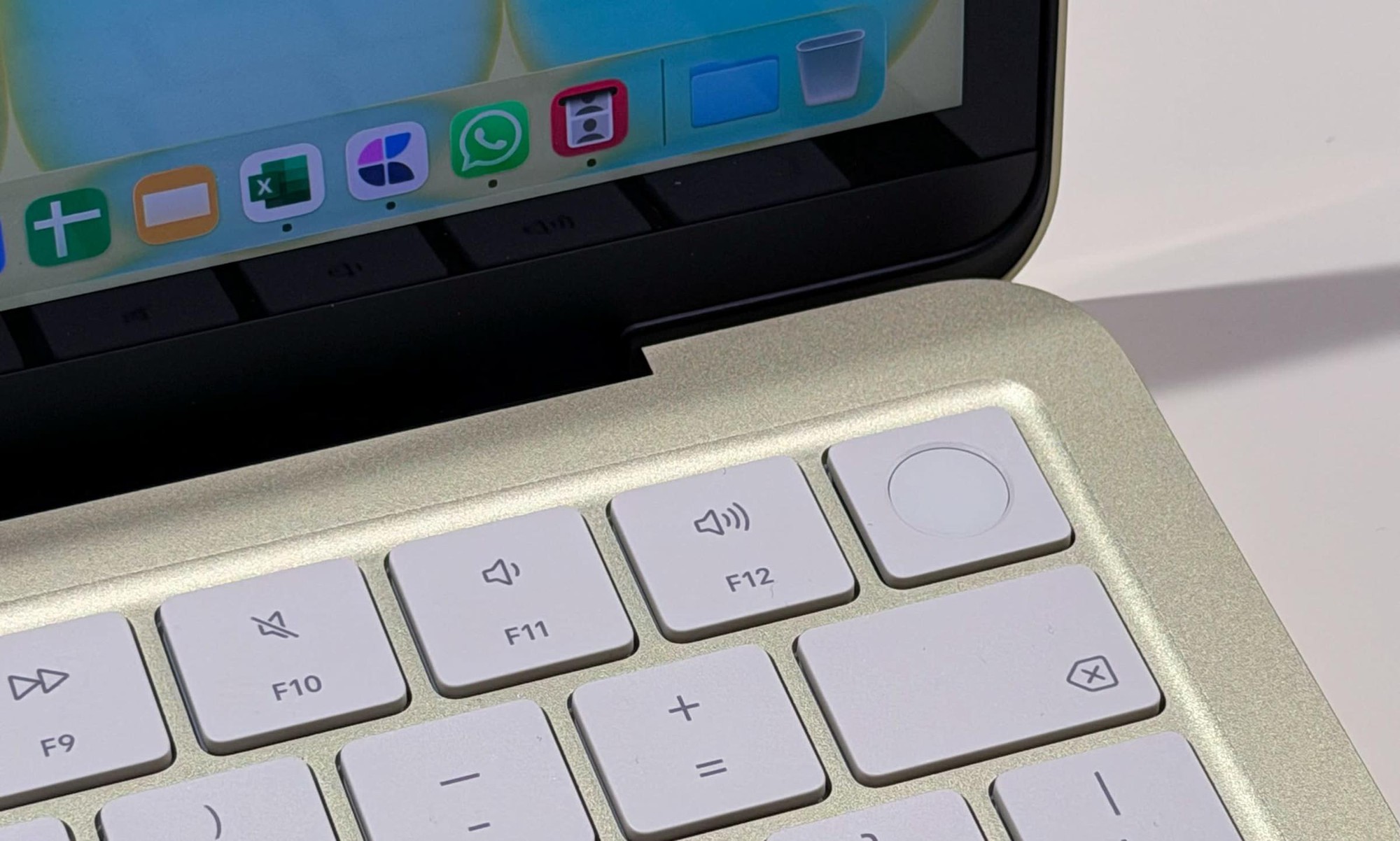 Khủng hoảng RAM to&agrave;n cầu bất ngờ mở ra "cửa thắng" cho Apple, MacBook Neo c&oacute; thể l&agrave; qu&acirc;n b&agrave;i chiến lược - Ảnh 1.