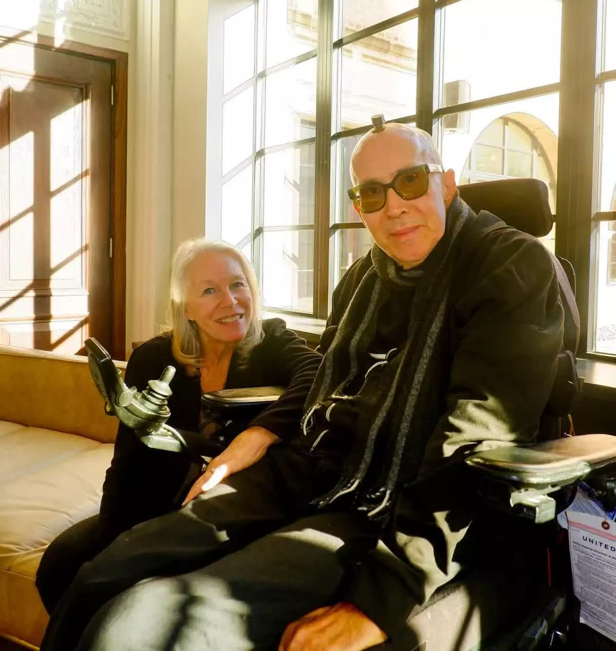 Nhạc sĩ 69 tuổi liệt to&agrave;n th&acirc;n cấy 6 vi chip v&agrave;o n&atilde;o để c&oacute; thể s&aacute;ng t&aacute;c, v&agrave; đ&acirc;y l&agrave; t&aacute;c phẩm của &ocirc;ng- Ảnh 1.