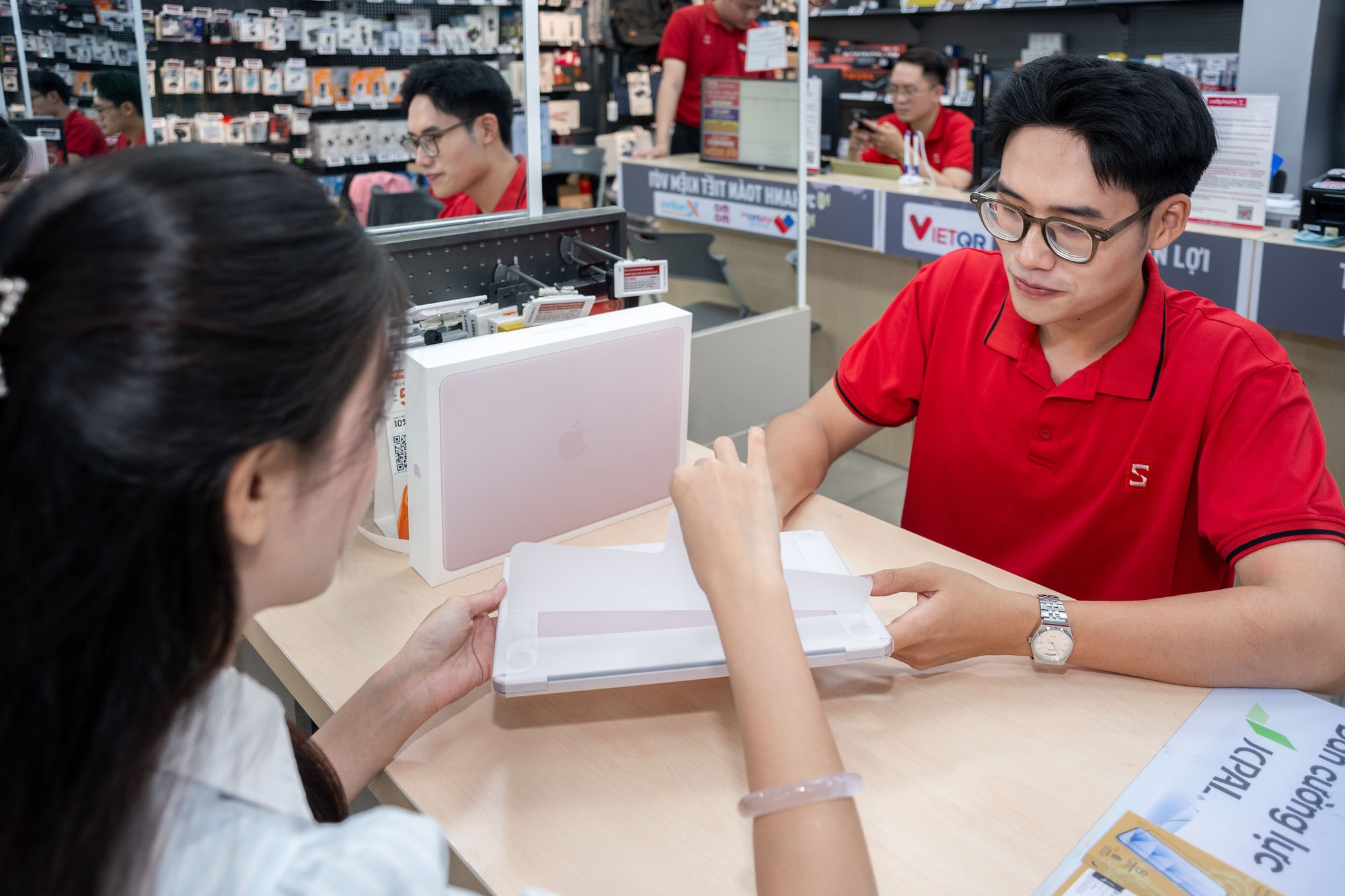 MacBook Neo lên kệ CellphoneS, giá từ 16 triệu dành cho học sinh - sinh viên - Ảnh 1. MacBook Neo lên kệ CellphoneS, giá từ 16 triệu dành cho học sinh - sinh viên - Ảnh 1.