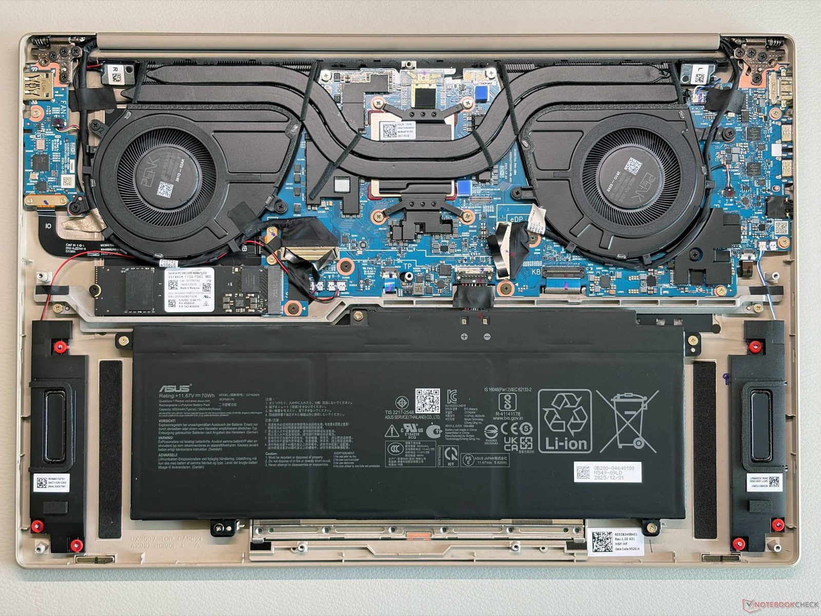 ASUS Zenbook A16 d&ugrave;ng hai quạt l&agrave;m m&aacute;t chip mạnh, Apple MacBook Pro vẫn chỉ c&oacute; một - Ảnh 2.