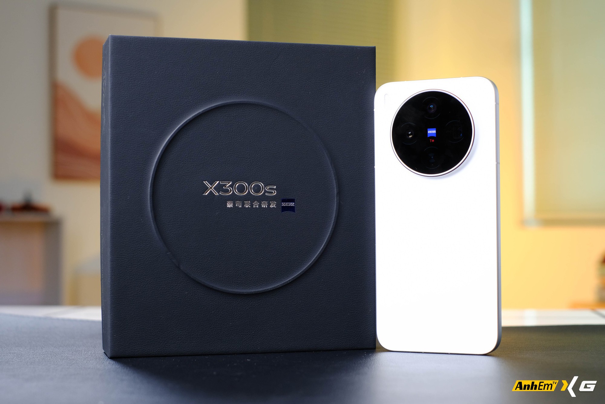 Tr&ecirc;n tay vivo X300s tại Việt Nam: Nhẹ nh&agrave;ng hơn bản Ultra nhưng pin c&ograve;n &ldquo;tr&acirc;u&rdquo; hơn - Ảnh 22.