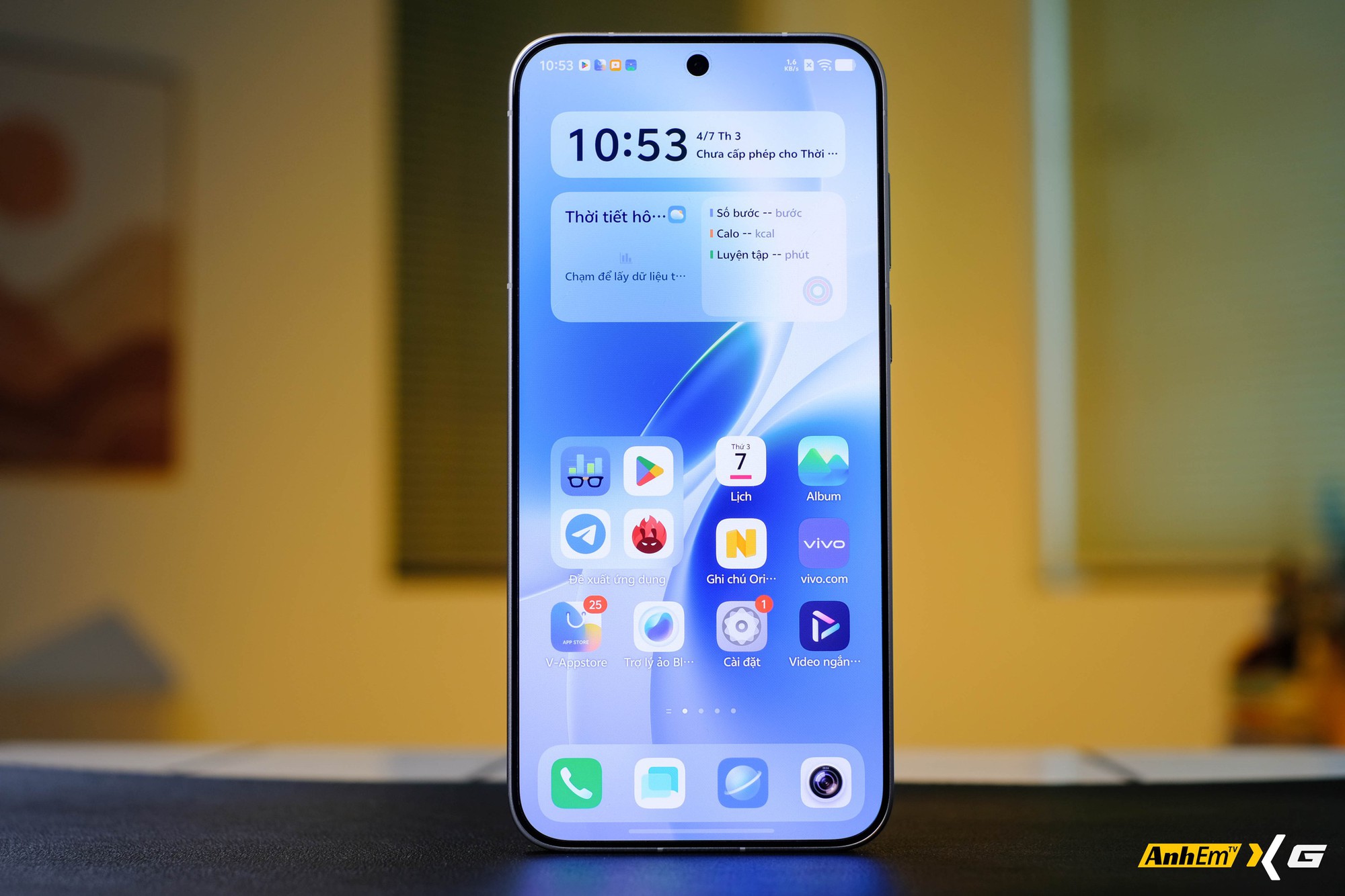 Tr&ecirc;n tay vivo X300s tại Việt Nam: Nhẹ nh&agrave;ng hơn bản Ultra nhưng pin c&ograve;n &ldquo;tr&acirc;u&rdquo; hơn - Ảnh 1.