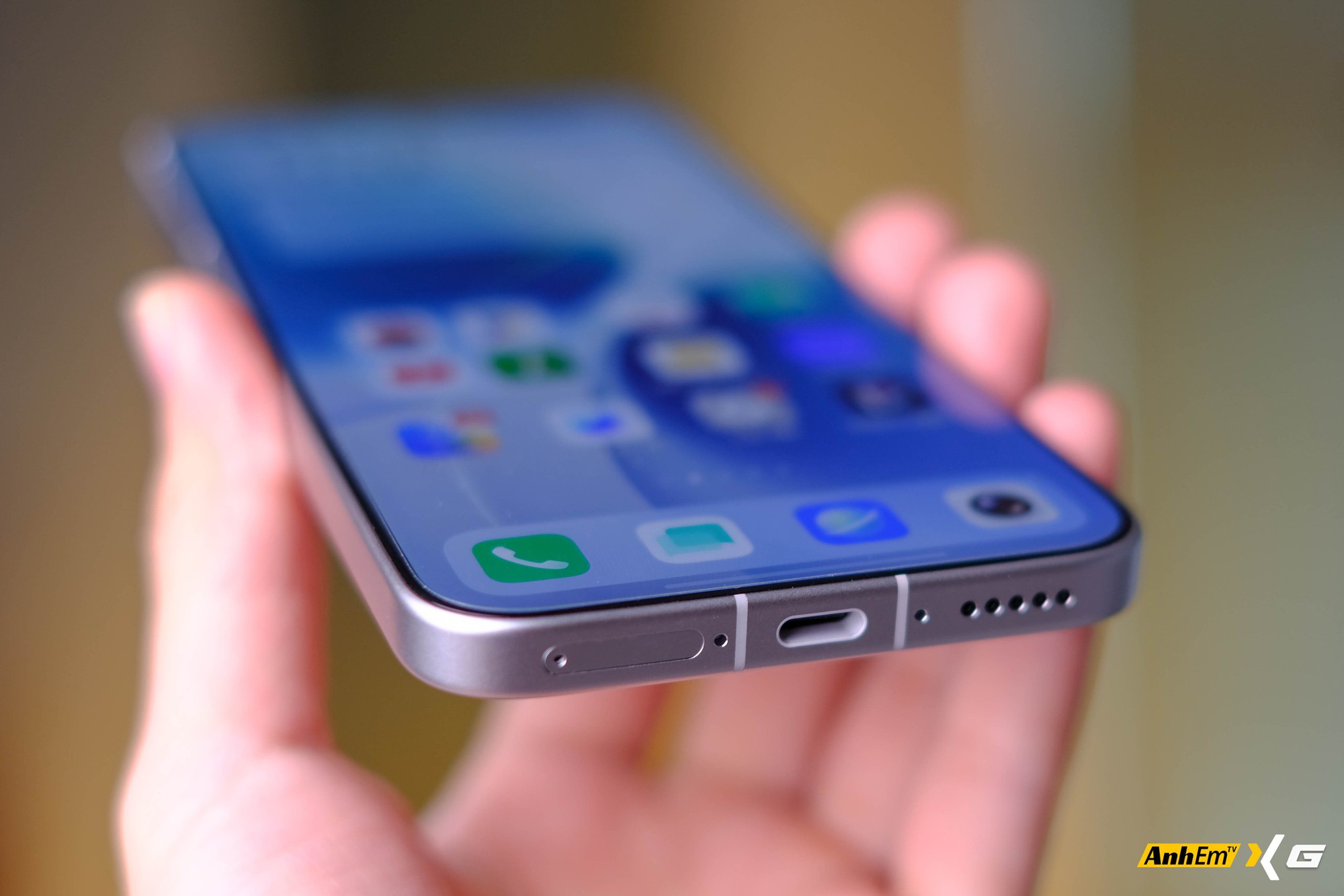 Tr&ecirc;n tay vivo X300s tại Việt Nam: Nhẹ nh&agrave;ng hơn bản Ultra nhưng pin c&ograve;n &ldquo;tr&acirc;u&rdquo; hơn - Ảnh 9.