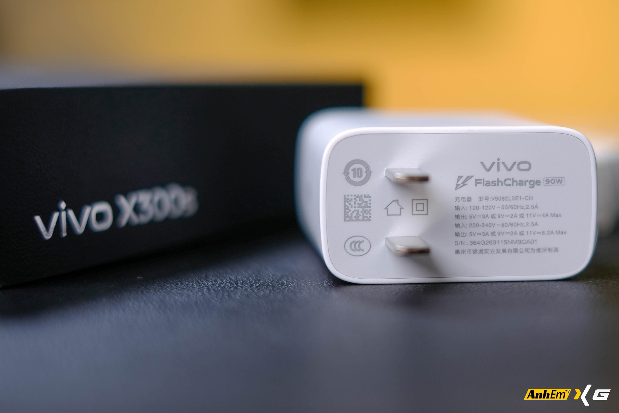 Tr&ecirc;n tay vivo X300s tại Việt Nam: Nhẹ nh&agrave;ng hơn bản Ultra nhưng pin c&ograve;n &ldquo;tr&acirc;u&rdquo; hơn - Ảnh 7.