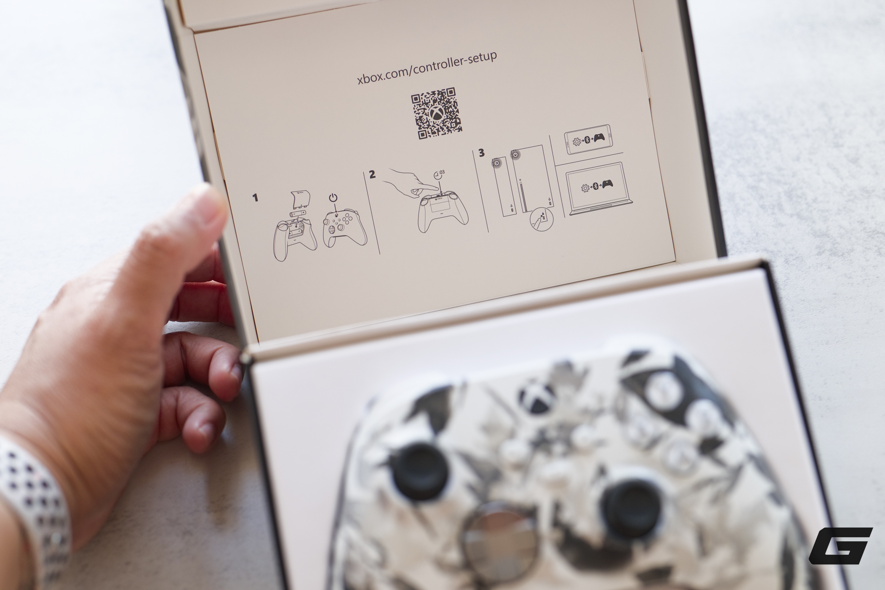 Tr&ecirc;n tay Xbox Storm Breaker Special Edition: chiến binh &ldquo;hắc bạch&rdquo; gi&uacute;p g&oacute;c gaming trở n&ecirc;n nổi bật hơn - Ảnh 3.