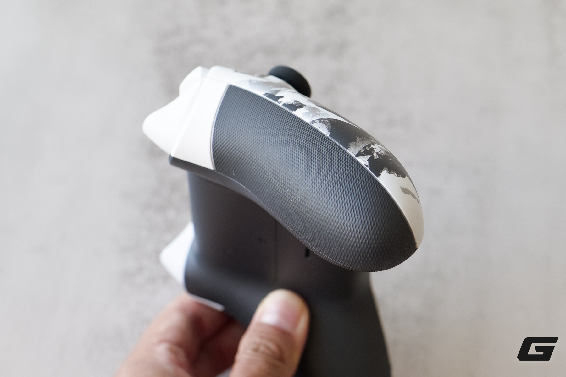 Tr&ecirc;n tay Xbox Storm Breaker Special Edition: chiến binh &ldquo;hắc bạch&rdquo; gi&uacute;p g&oacute;c gaming trở n&ecirc;n nổi bật hơn - Ảnh 12.