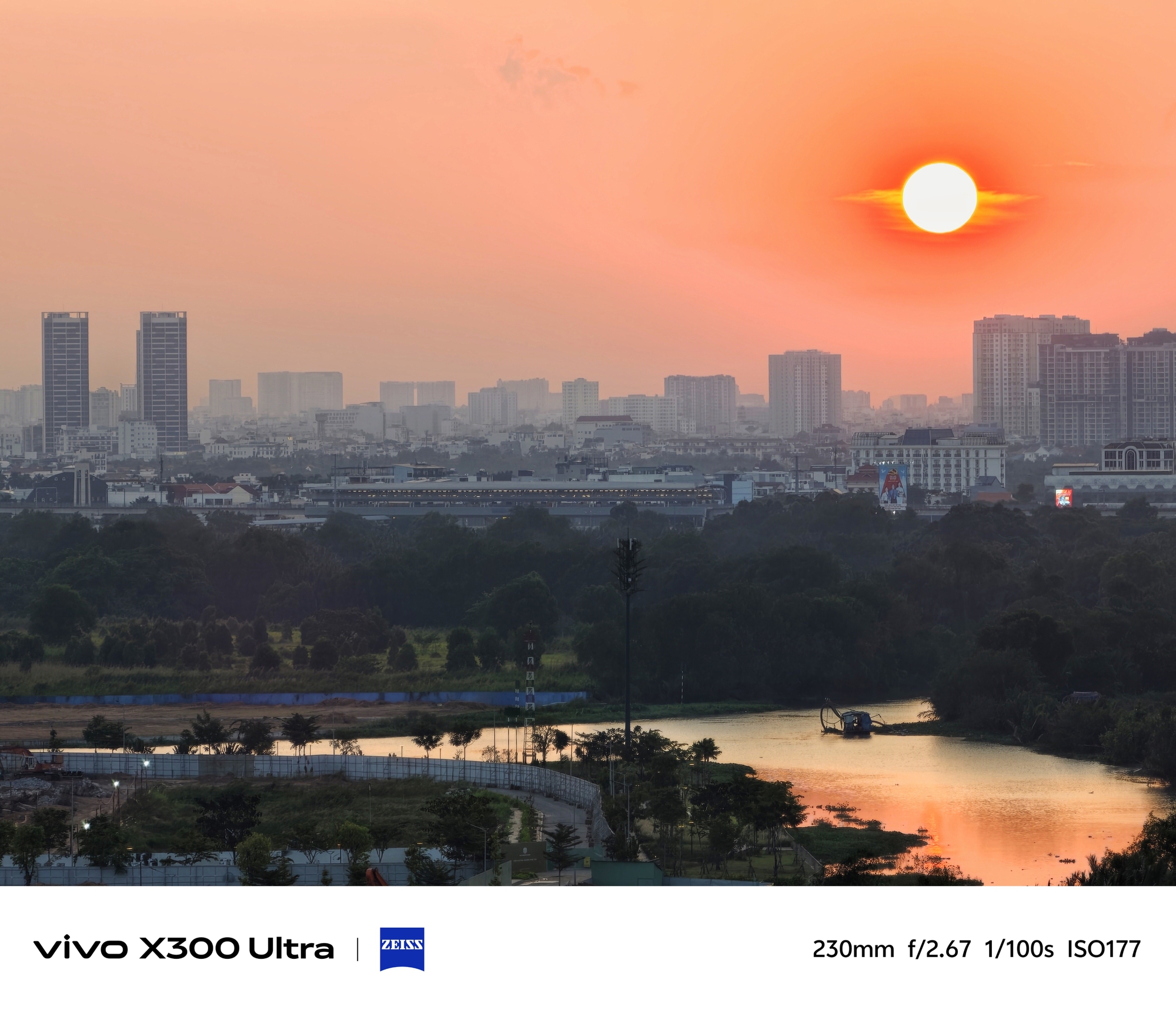 Cận cảnh vivo X300 Ultra ch&iacute;nh h&atilde;ng tại Việt Nam: &ldquo;Tr&ugrave;m cuối&rdquo; camera th&igrave; c&oacute; g&igrave; kh&aacute;c biệt? - Ảnh 42.