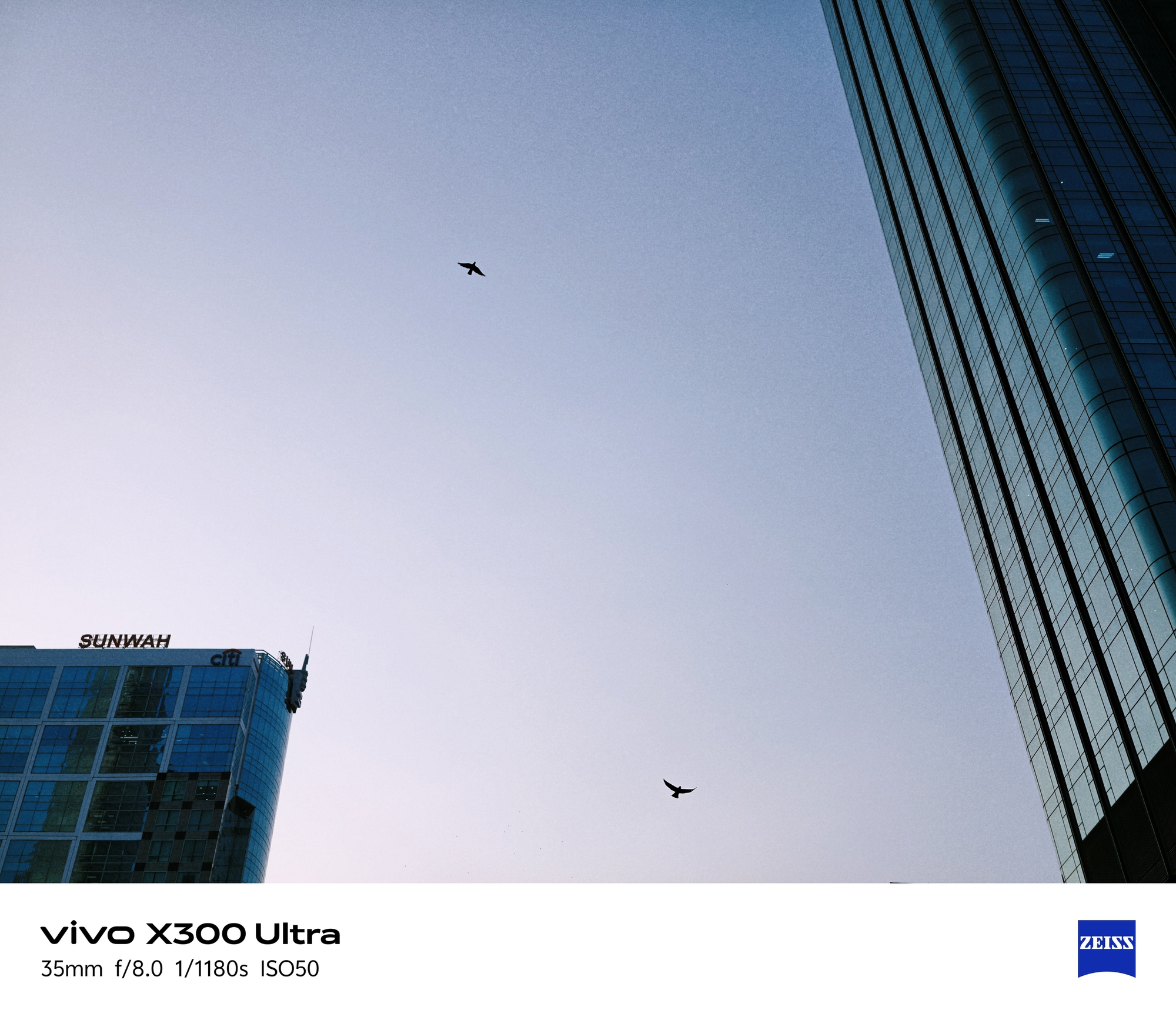 Cận cảnh vivo X300 Ultra ch&iacute;nh h&atilde;ng tại Việt Nam: &ldquo;Tr&ugrave;m cuối&rdquo; camera th&igrave; c&oacute; g&igrave; kh&aacute;c biệt? - Ảnh 45.