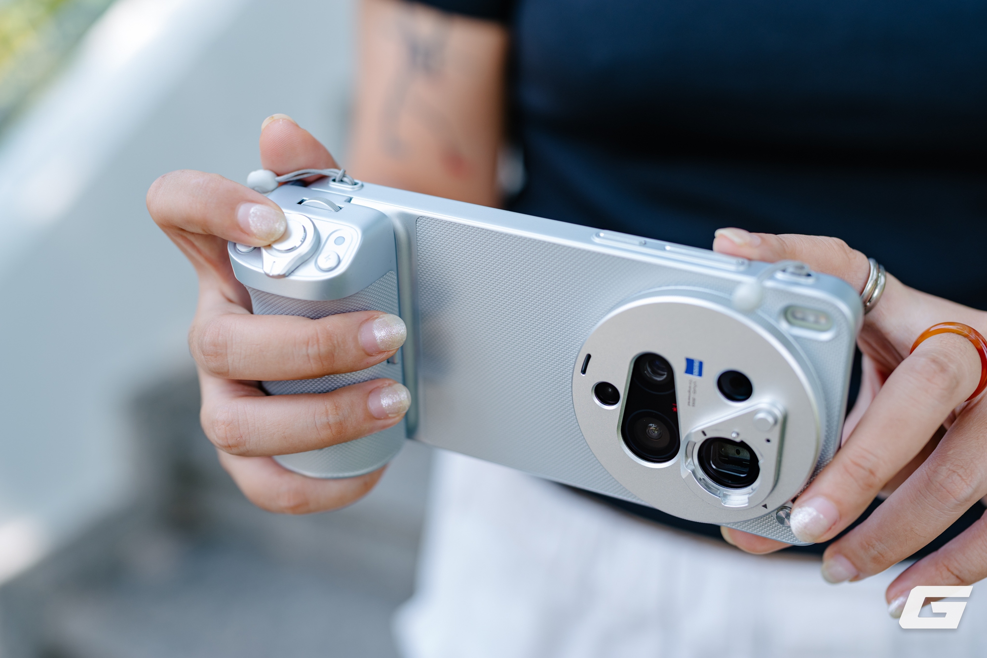 Cận cảnh vivo X300 Ultra ch&iacute;nh h&atilde;ng tại Việt Nam: &ldquo;Tr&ugrave;m cuối&rdquo; camera th&igrave; c&oacute; g&igrave; kh&aacute;c biệt? - Ảnh 24.