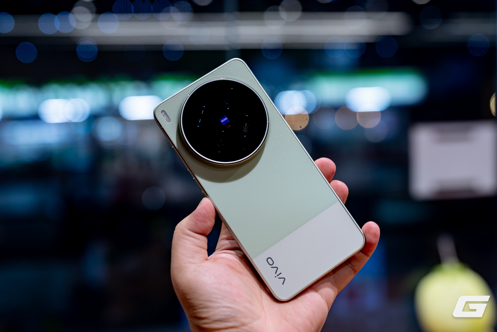 Cận cảnh vivo X300 Ultra ch&iacute;nh h&atilde;ng tại Việt Nam: &ldquo;Tr&ugrave;m cuối&rdquo; camera th&igrave; c&oacute; g&igrave; kh&aacute;c biệt? - Ảnh 3.