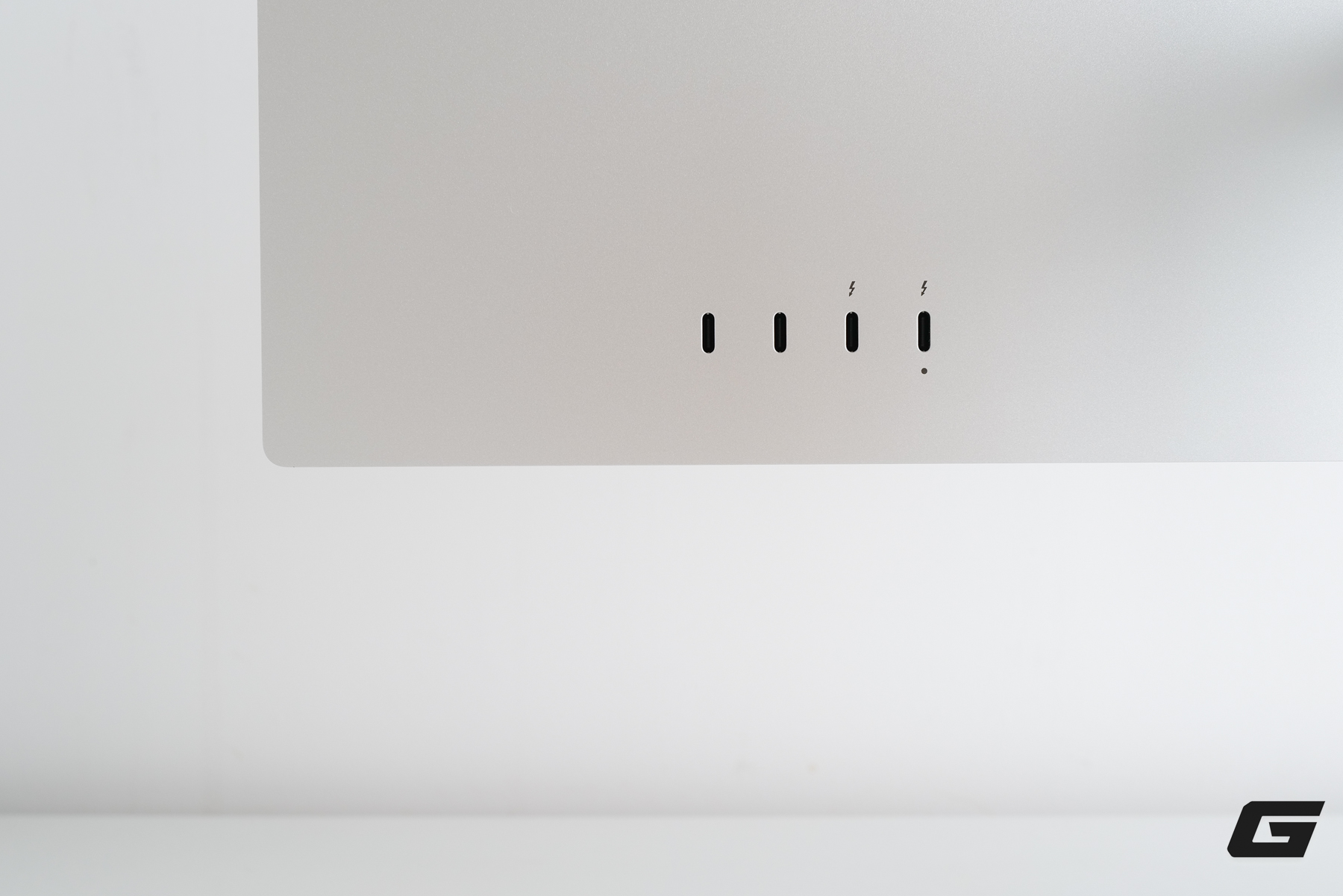 Tr&ecirc;n b&agrave;n Apple Studio Display XDR nano-texture: D&ugrave;ng rồi mới hiểu v&igrave; sao m&agrave;n h&igrave;nh Apple lu&ocirc;n c&oacute; sức h&uacute;t ri&ecirc;ng - Ảnh 29.