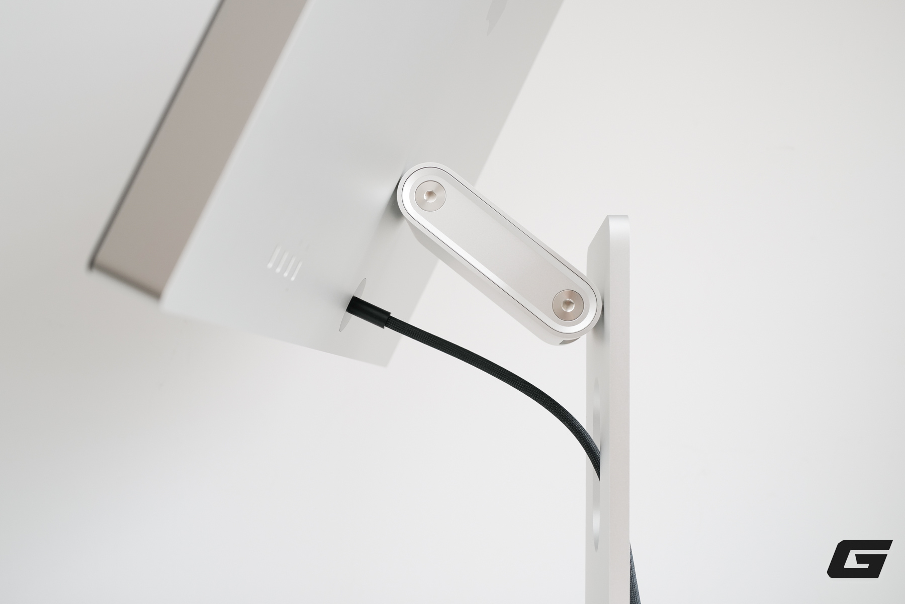 Tr&ecirc;n b&agrave;n Apple Studio Display XDR nano-texture: D&ugrave;ng rồi mới hiểu v&igrave; sao m&agrave;n h&igrave;nh Apple lu&ocirc;n c&oacute; sức h&uacute;t ri&ecirc;ng - Ảnh 19.