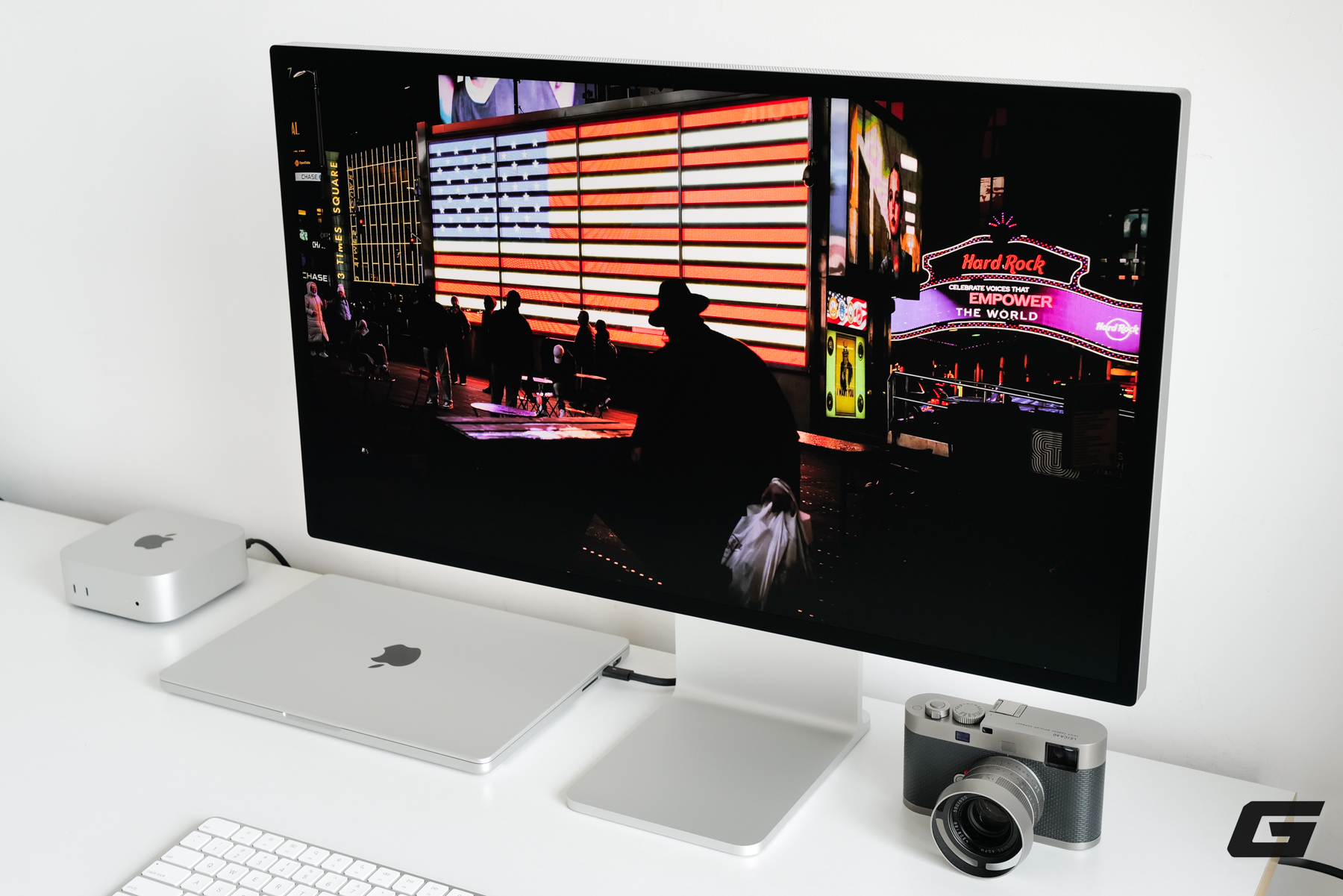 Tr&ecirc;n b&agrave;n Apple Studio Display XDR nano-texture: D&ugrave;ng rồi mới hiểu v&igrave; sao m&agrave;n h&igrave;nh Apple lu&ocirc;n c&oacute; sức h&uacute;t ri&ecirc;ng - Ảnh 32.