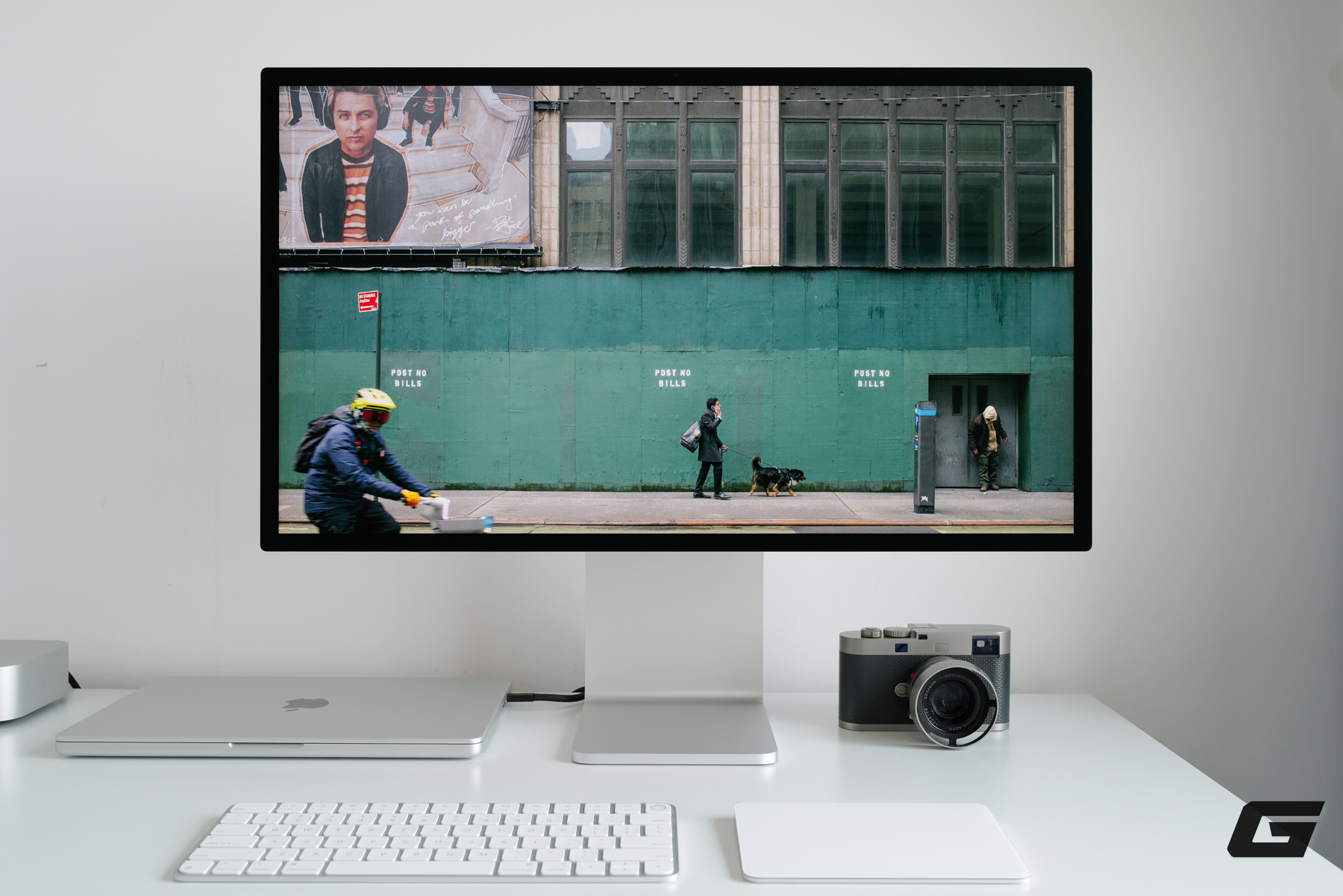 Tr&ecirc;n b&agrave;n Apple Studio Display XDR nano-texture: D&ugrave;ng rồi mới hiểu v&igrave; sao m&agrave;n h&igrave;nh Apple lu&ocirc;n c&oacute; sức h&uacute;t ri&ecirc;ng - Ảnh 13.