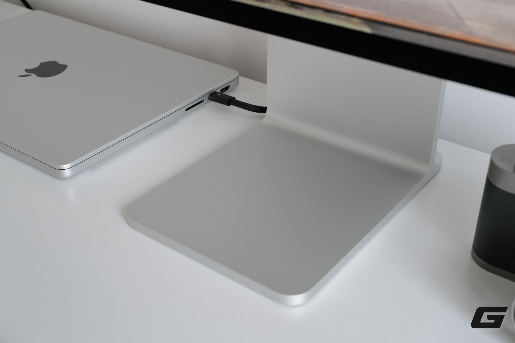 Tr&ecirc;n b&agrave;n Apple Studio Display XDR nano-texture: D&ugrave;ng rồi mới hiểu v&igrave; sao m&agrave;n h&igrave;nh Apple lu&ocirc;n c&oacute; sức h&uacute;t ri&ecirc;ng - Ảnh 20.