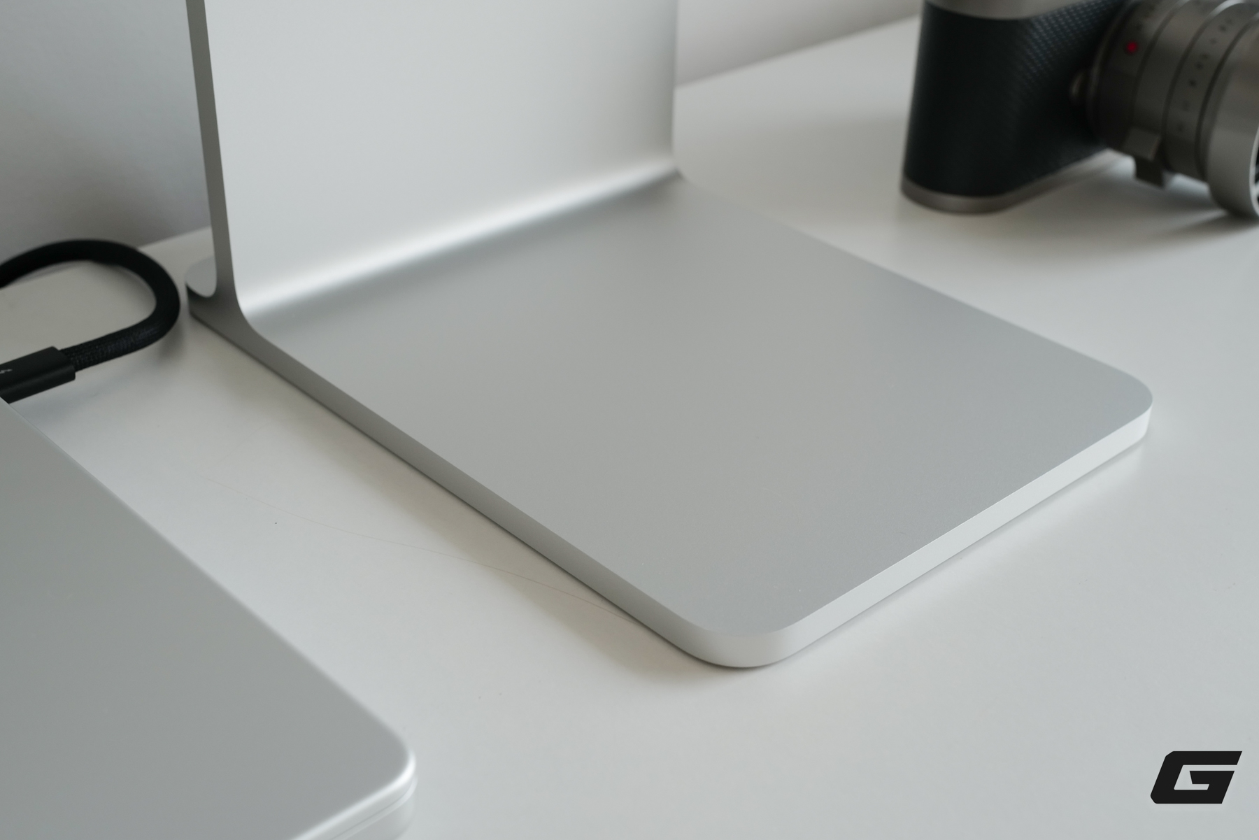 Tr&ecirc;n b&agrave;n Apple Studio Display XDR nano-texture: D&ugrave;ng rồi mới hiểu v&igrave; sao m&agrave;n h&igrave;nh Apple lu&ocirc;n c&oacute; sức h&uacute;t ri&ecirc;ng - Ảnh 21.