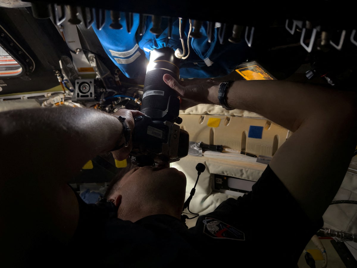 Phi h&agrave;nh gia Artemis II chụp ảnh Mặt Trăng đẹp "ngo&agrave;i mong đợi": B&iacute; mật đến từ 20 giờ huấn luyện v&agrave; chiếc m&aacute;y ảnh 10 năm tuổi- Ảnh 4.