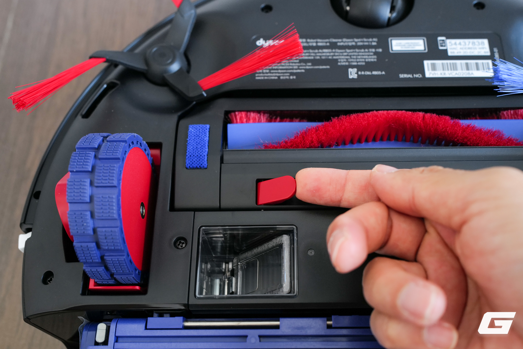 Đ&acirc;y l&agrave; robot h&uacute;t bụi lau nh&agrave; AI 35 triệu của Dyson: 3 th&ugrave;ng chứa, 2 chổi, 1 con lăn, 0 chi ph&iacute; t&uacute;i r&aacute;c- Ảnh 6.