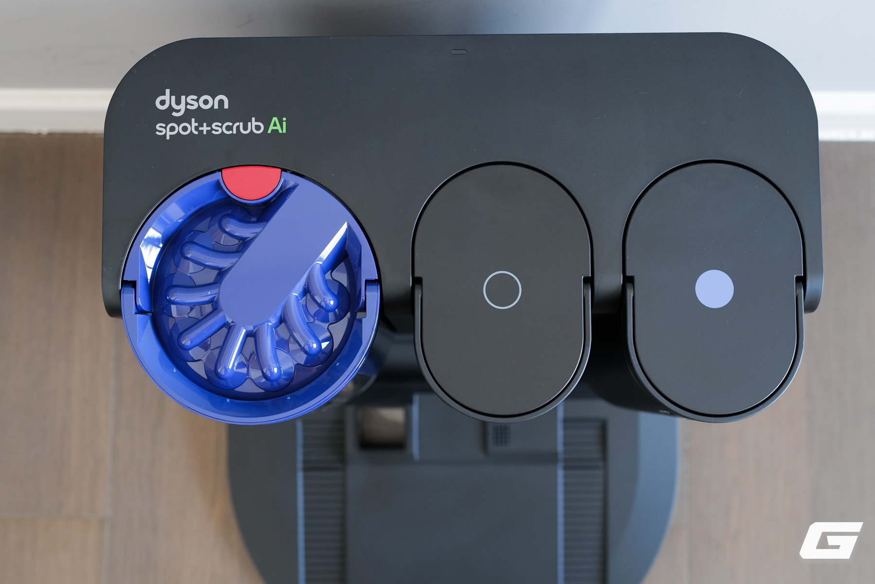 Đ&acirc;y l&agrave; robot h&uacute;t bụi lau nh&agrave; AI 35 triệu của Dyson: 3 th&ugrave;ng chứa, 2 chổi, 1 con lăn, 0 chi ph&iacute; t&uacute;i r&aacute;c- Ảnh 17.