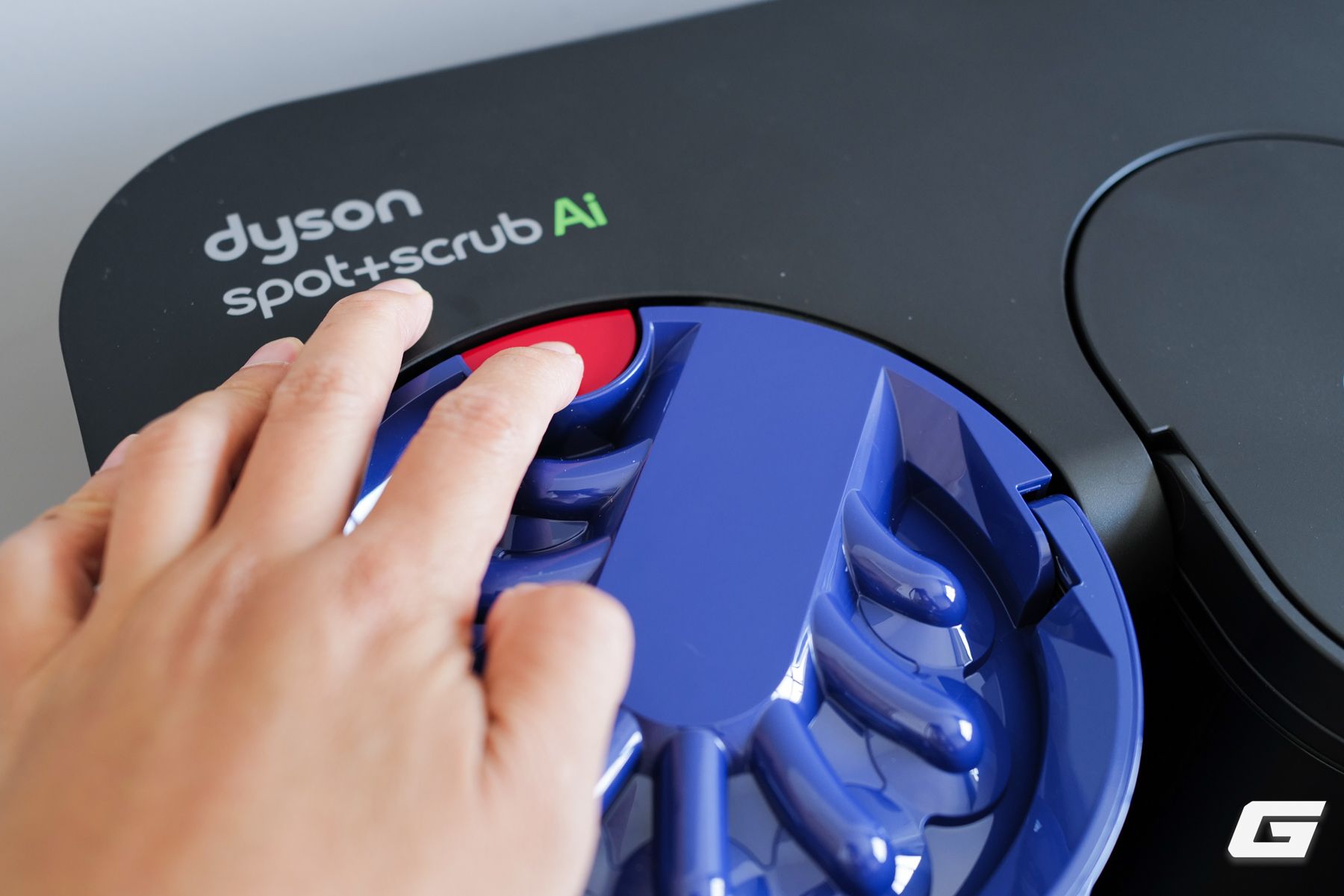 Đ&acirc;y l&agrave; robot h&uacute;t bụi lau nh&agrave; AI 35 triệu của Dyson: 3 th&ugrave;ng chứa, 2 chổi, 1 con lăn, 0 chi ph&iacute; t&uacute;i r&aacute;c- Ảnh 18.