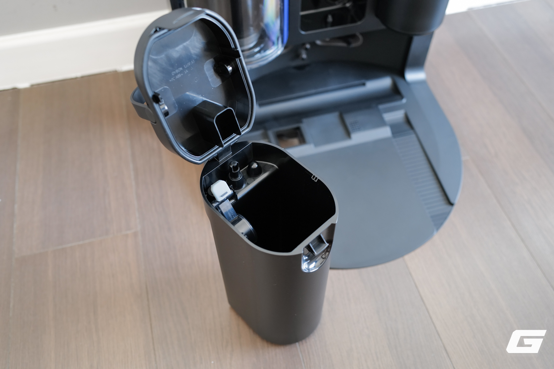 Đ&acirc;y l&agrave; robot h&uacute;t bụi lau nh&agrave; AI 35 triệu của Dyson: 3 th&ugrave;ng chứa, 2 chổi, 1 con lăn, 0 chi ph&iacute; t&uacute;i r&aacute;c- Ảnh 33.