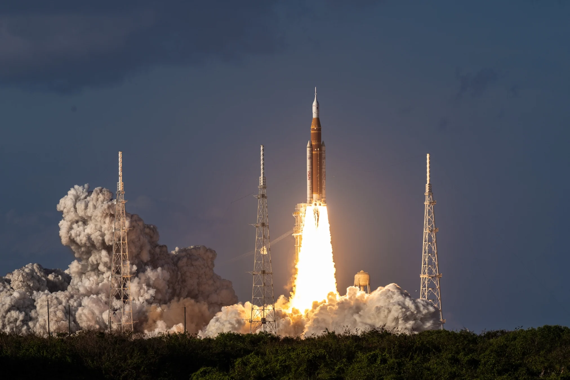 National Geographic ghi lại được những khoảnh khắc "ngất ng&acirc;y l&ograve;ng người" trong ng&agrave;y nh&acirc;n loại trở lại Mặt Trăng- Ảnh 1.