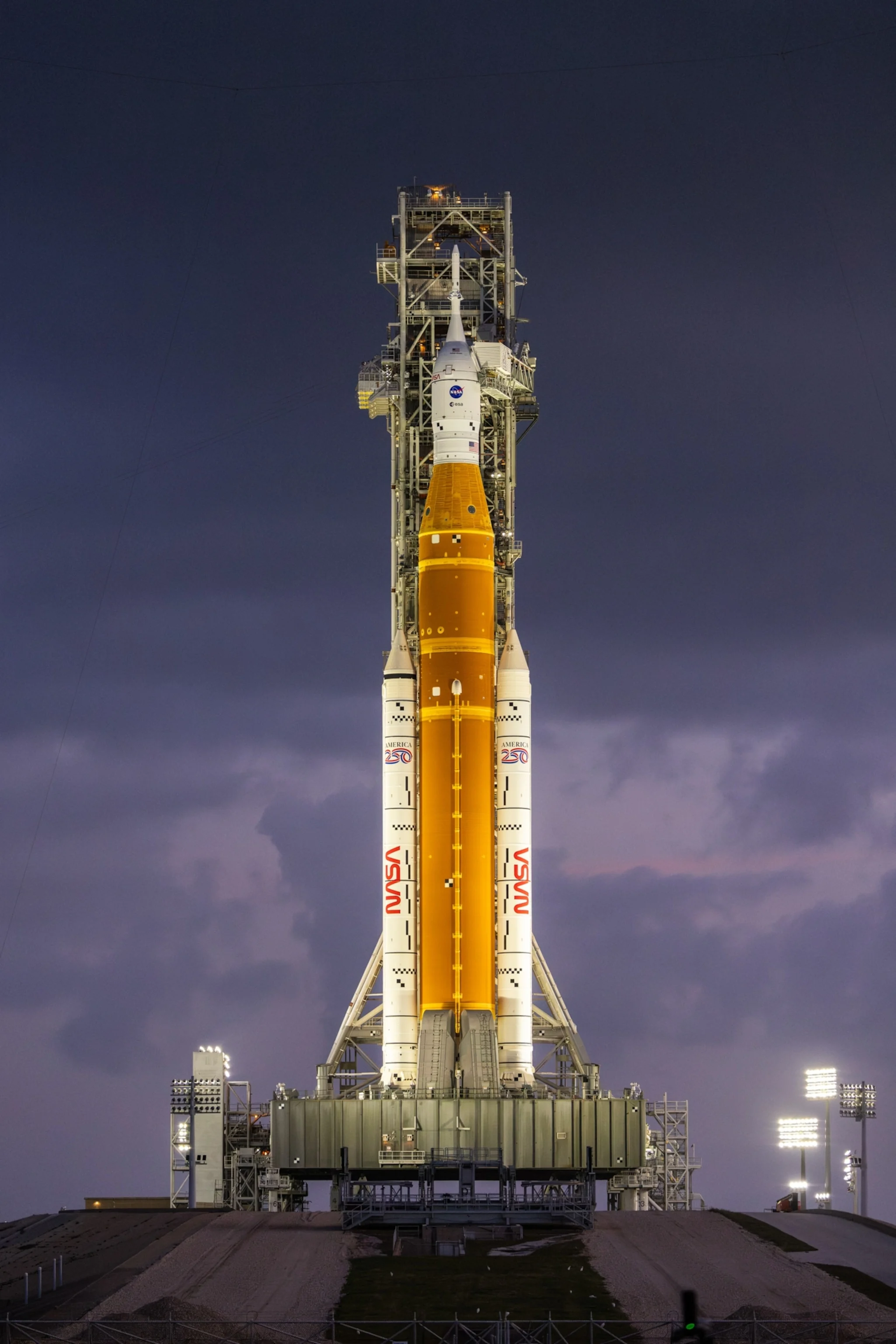 National Geographic ghi lại được những khoảnh khắc "ngất ng&acirc;y l&ograve;ng người" trong ng&agrave;y nh&acirc;n loại trở lại Mặt Trăng- Ảnh 2.