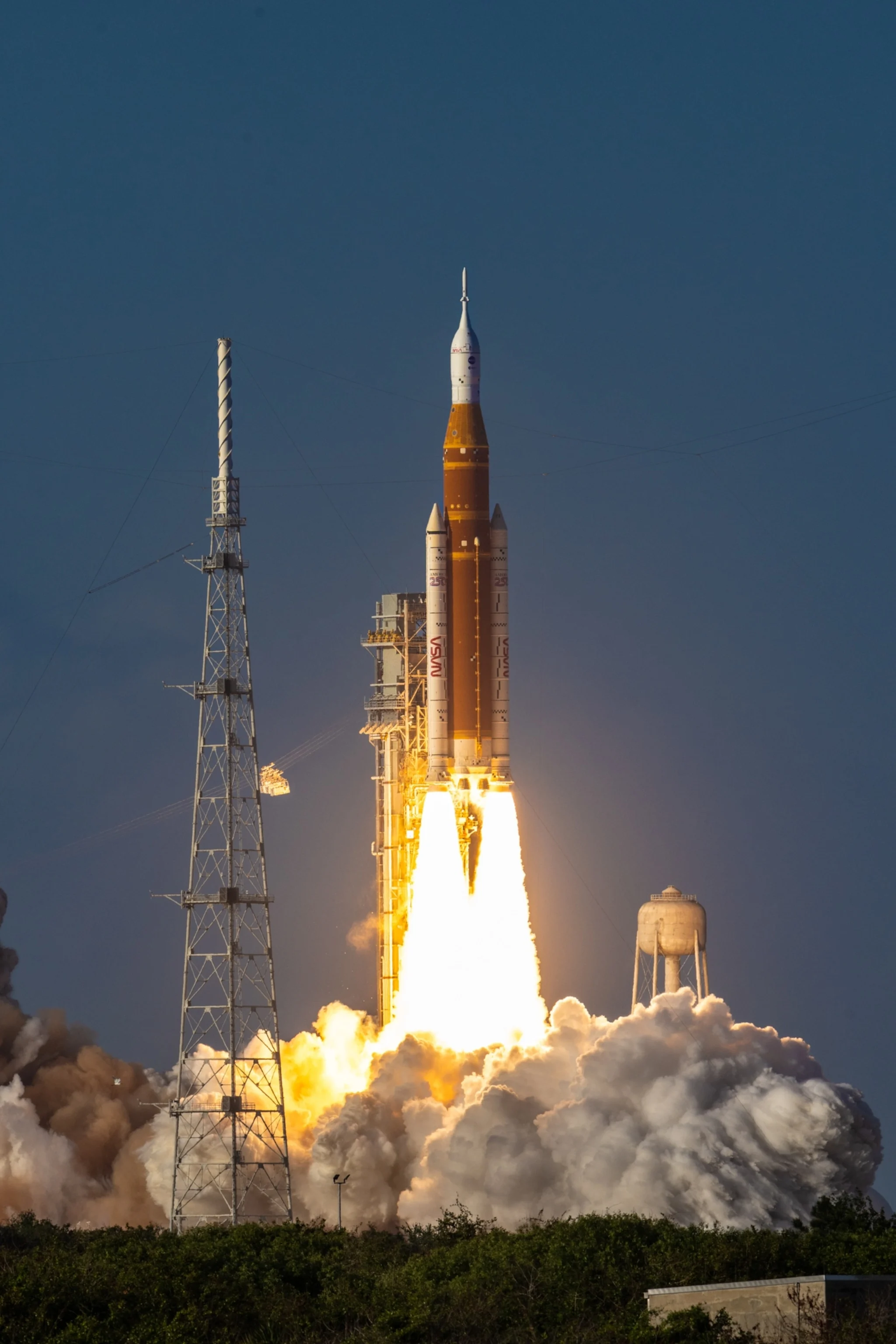 National Geographic ghi lại được những khoảnh khắc "ngất ng&acirc;y l&ograve;ng người" trong ng&agrave;y nh&acirc;n loại trở lại Mặt Trăng- Ảnh 3.