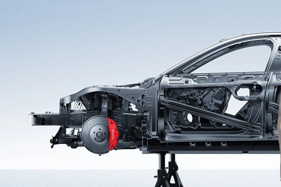 CEO Xiaomi l&ecirc;n s&oacute;ng th&aacute;o r&atilde; từng bộ phận SU7 suốt 5 tiếng đồng hồ - v&agrave; kh&ocirc;ng c&oacute; g&igrave; được che giấu - Ảnh 2.