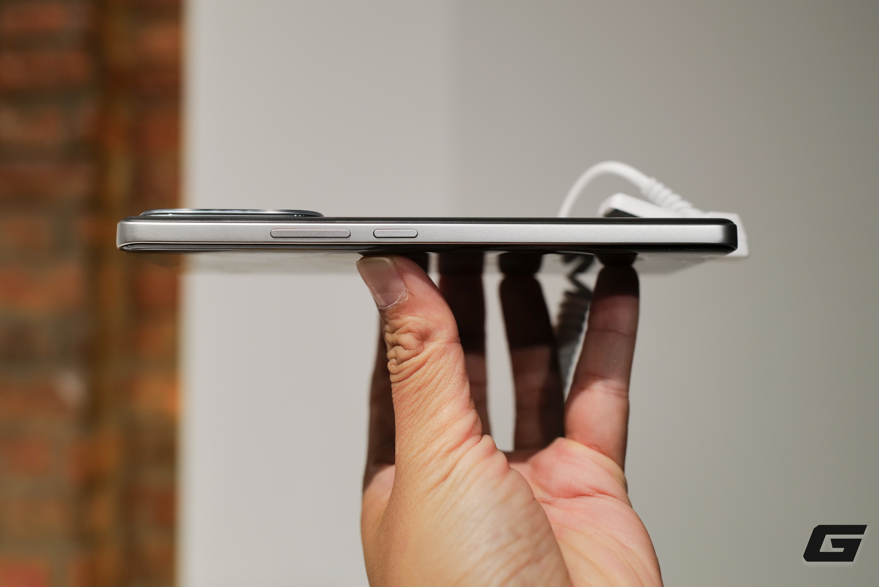 Đ&acirc;y l&agrave; vi&ecirc;n pin sạc dự ph&ograve;ng 10.001 mAh nhưng c&oacute; mọi t&iacute;nh năng của một chiếc điện thoại, bao gồm cả việc chụp ảnh cho bạn- Ảnh 4.