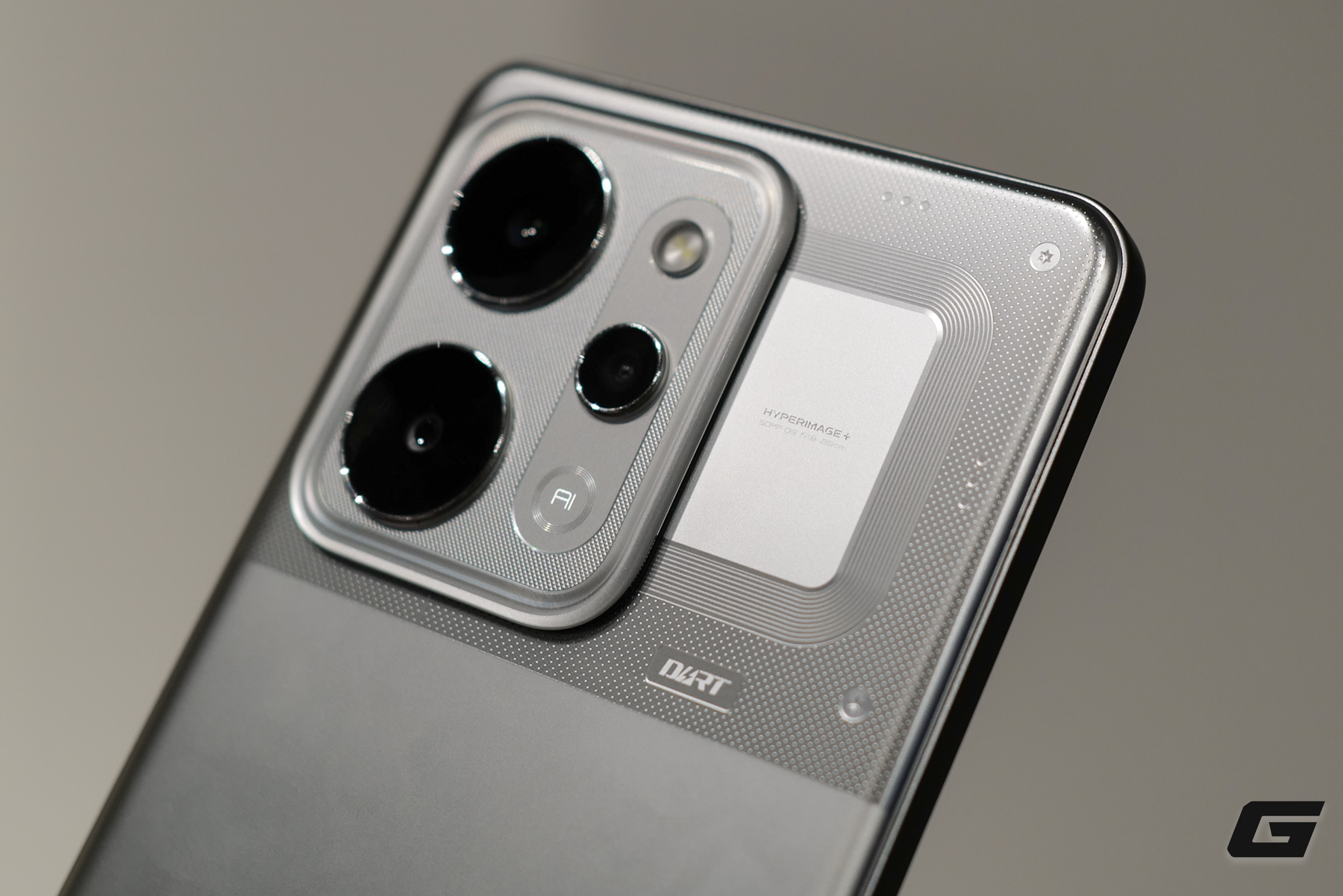 Đ&acirc;y l&agrave; vi&ecirc;n pin sạc dự ph&ograve;ng 10.001 mAh nhưng c&oacute; mọi t&iacute;nh năng của một chiếc điện thoại, bao gồm cả việc chụp ảnh cho bạn- Ảnh 12.