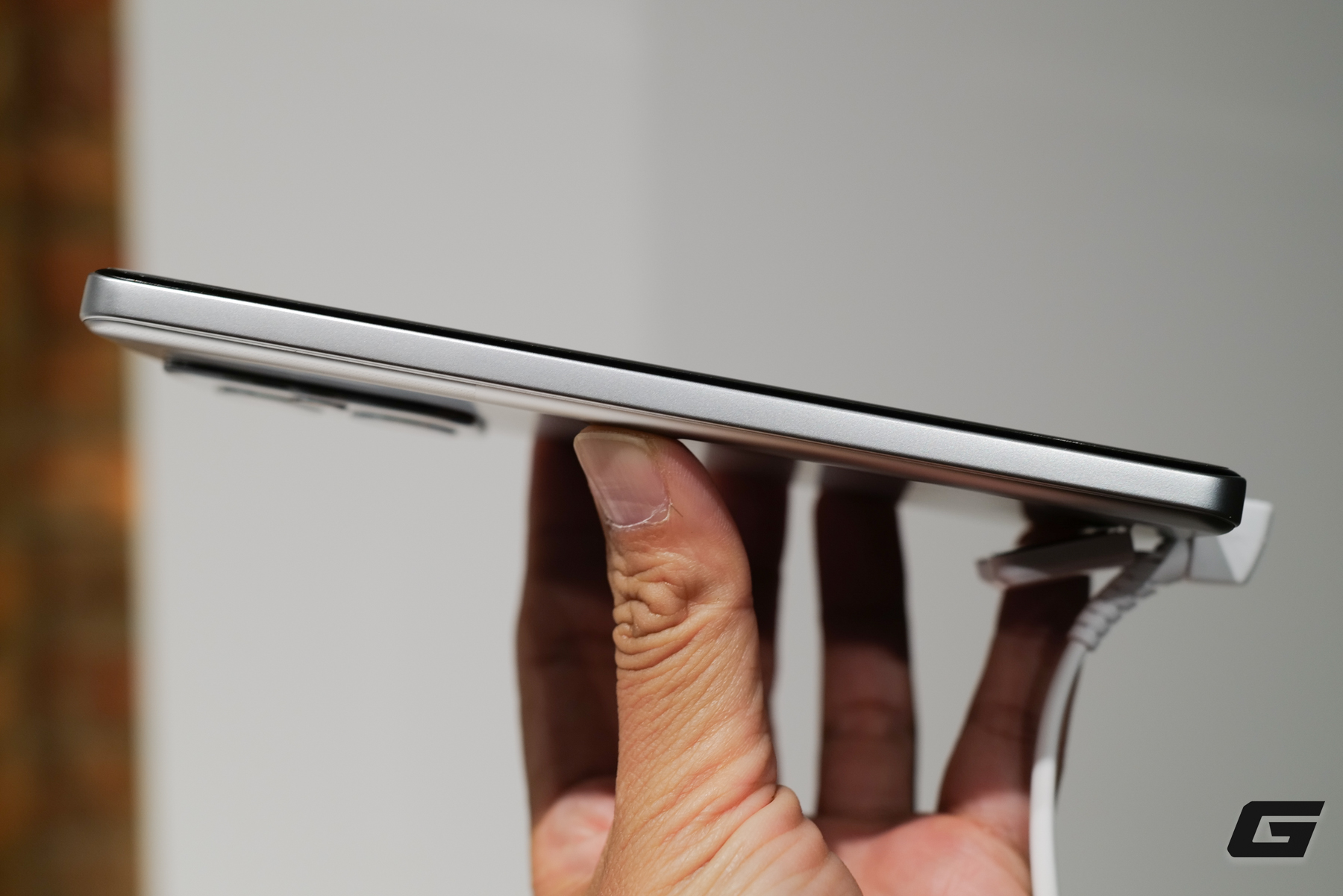 Đ&acirc;y l&agrave; vi&ecirc;n pin sạc dự ph&ograve;ng 10.001 mAh nhưng c&oacute; mọi t&iacute;nh năng của một chiếc điện thoại, bao gồm cả việc chụp ảnh cho bạn- Ảnh 2.