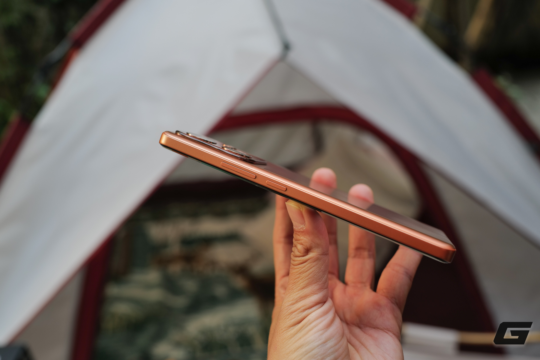 Đ&acirc;y l&agrave; vi&ecirc;n pin sạc dự ph&ograve;ng 10.001 mAh nhưng c&oacute; mọi t&iacute;nh năng của một chiếc điện thoại, bao gồm cả việc chụp ảnh cho bạn- Ảnh 3.