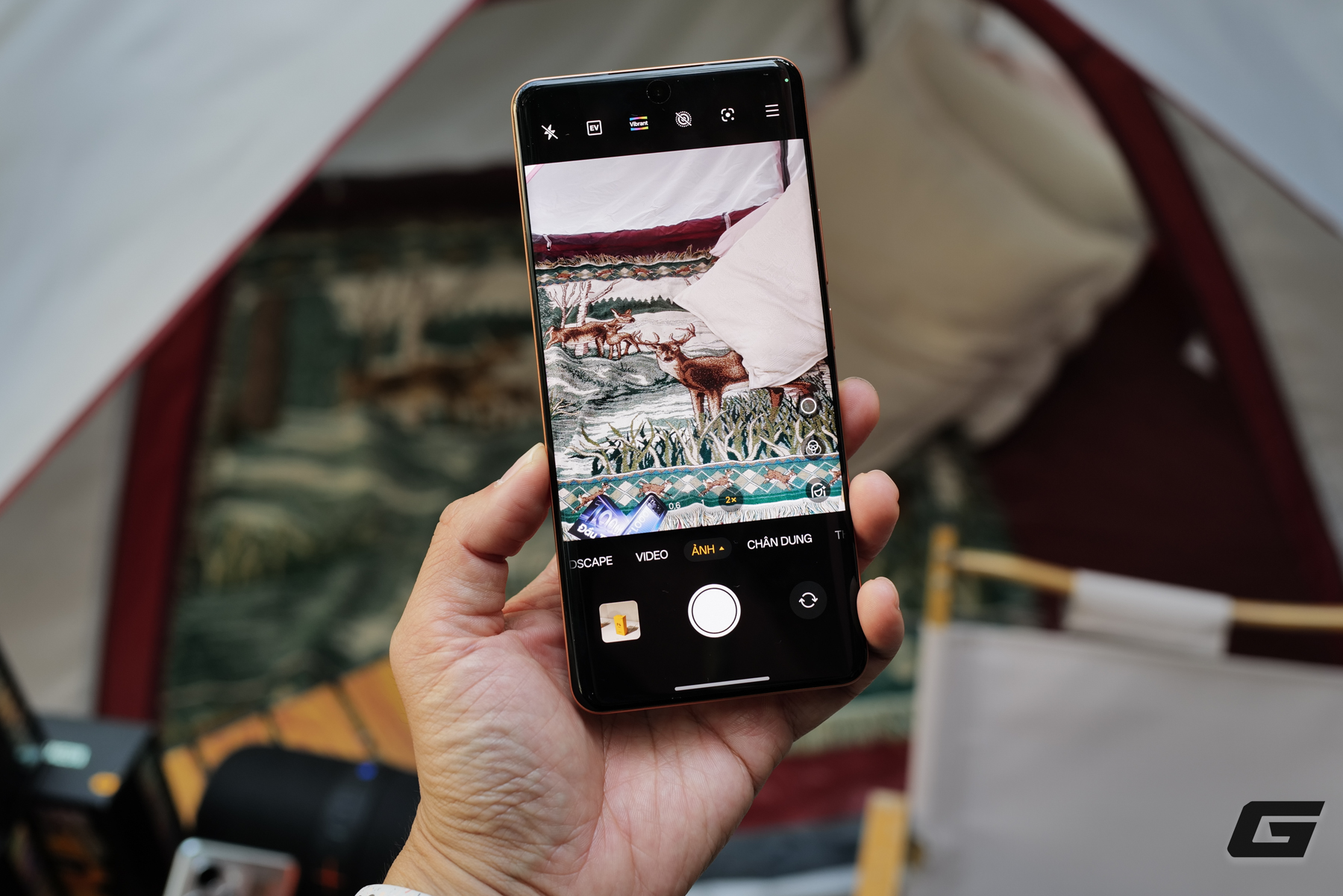 Đ&acirc;y l&agrave; vi&ecirc;n pin sạc dự ph&ograve;ng 10.001 mAh nhưng c&oacute; mọi t&iacute;nh năng của một chiếc điện thoại, bao gồm cả việc chụp ảnh cho bạn- Ảnh 13.