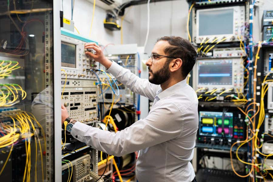 C&aacute;p quang đạt kỷ lục tốc độ mới, cho ph&eacute;p ph&aacute;t trực tuyến 50 triệu bộ phim c&ugrave;ng l&uacute;c- Ảnh 1.