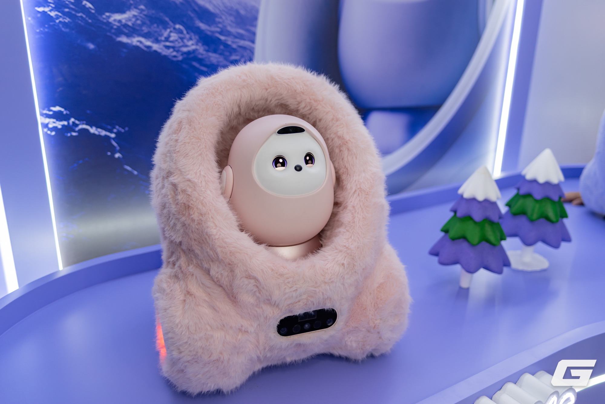 Cận cảnh TCL AiMe: Robot &ldquo;biết cảm x&uacute;c&rdquo; mở ra kỷ nguy&ecirc;n mới cho nh&agrave; th&ocirc;ng minh - Ảnh 1.