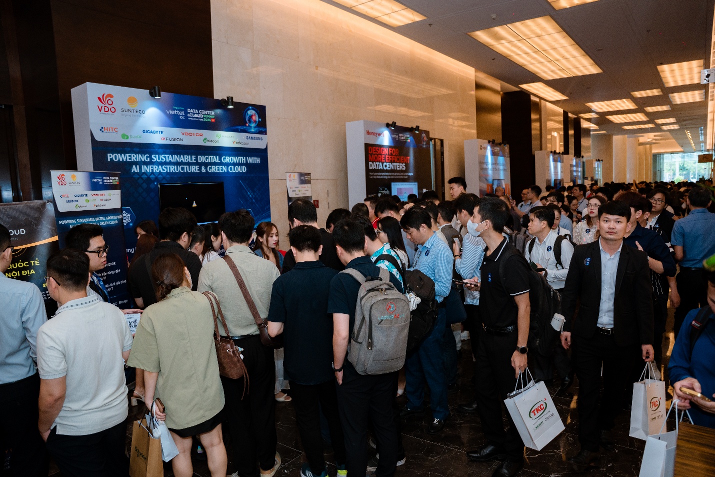  Không nhìn AI một cách riêng lẻ mà nhìn theo một chuỗi hạ tầng liên thông - Ảnh 2.