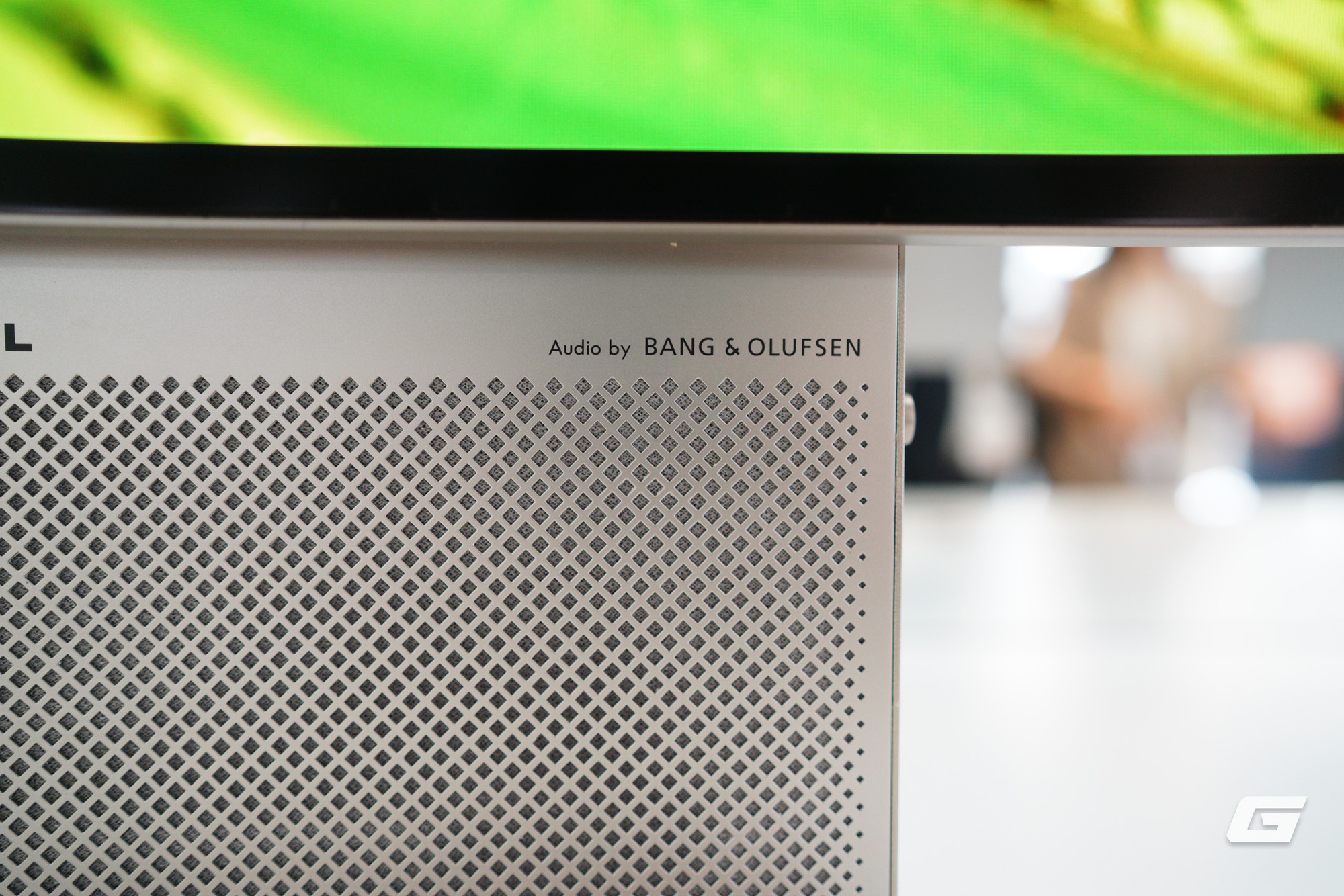 Tr&ecirc;n tay m&agrave;n h&igrave;nh flagship TCL 32X3A: "Con qu&aacute;i vật" với c&ocirc;ng nghệ OLED+, 4K 240Hz v&agrave; t&iacute;ch hợp loa Bang & Olufsen - Ảnh 9.