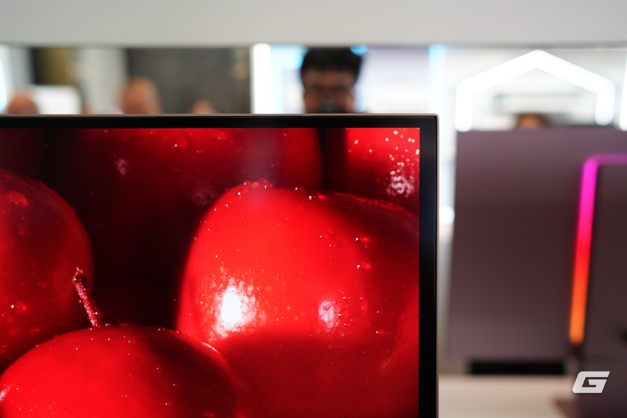 Tr&ecirc;n tay m&agrave;n h&igrave;nh flagship TCL 32X3A: "Con qu&aacute;i vật" với c&ocirc;ng nghệ OLED+, 4K 240Hz v&agrave; t&iacute;ch hợp loa Bang & Olufsen - Ảnh 3.