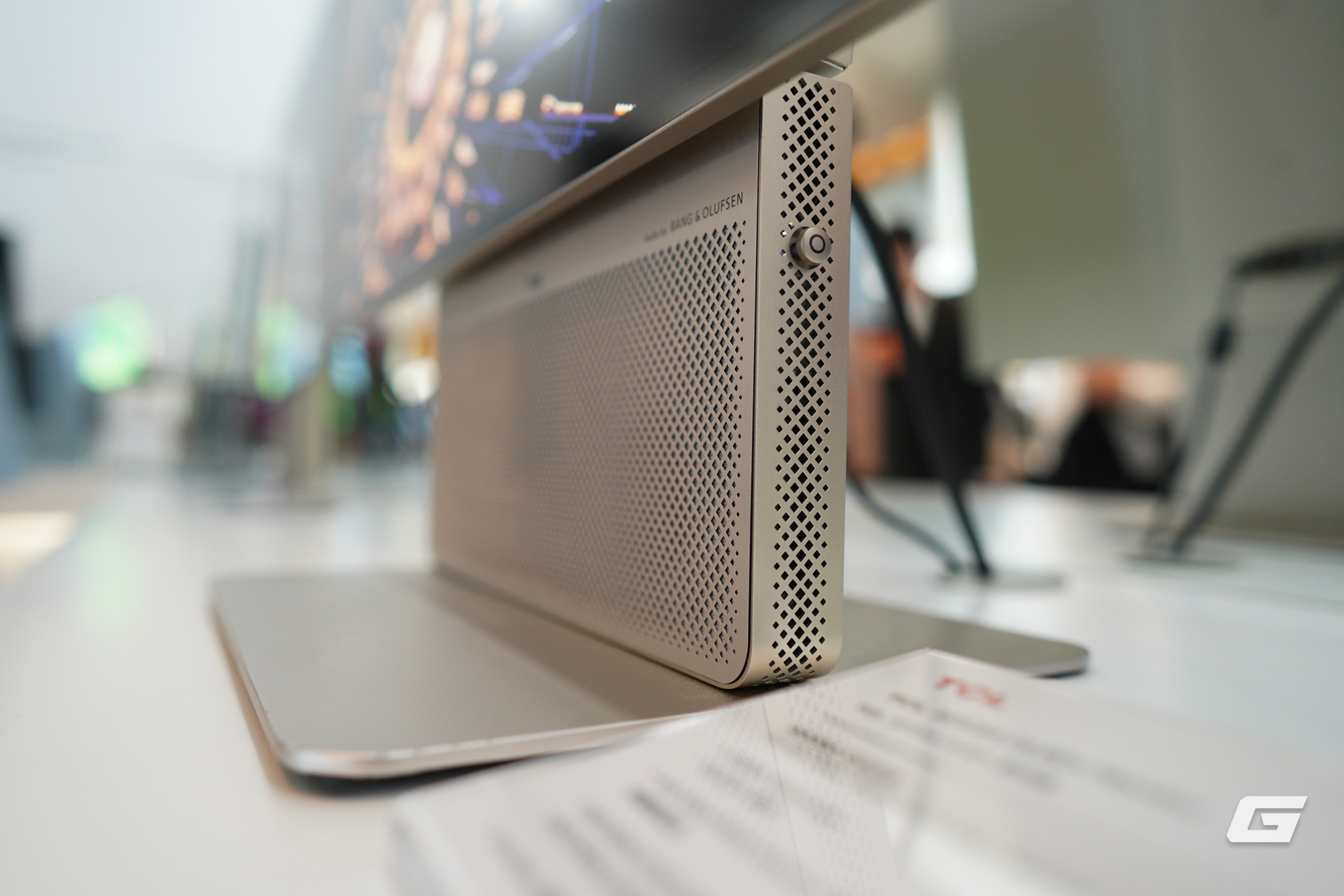 Tr&ecirc;n tay m&agrave;n h&igrave;nh flagship TCL 32X3A: "Con qu&aacute;i vật" với c&ocirc;ng nghệ OLED+, 4K 240Hz v&agrave; t&iacute;ch hợp loa Bang & Olufsen - Ảnh 10.