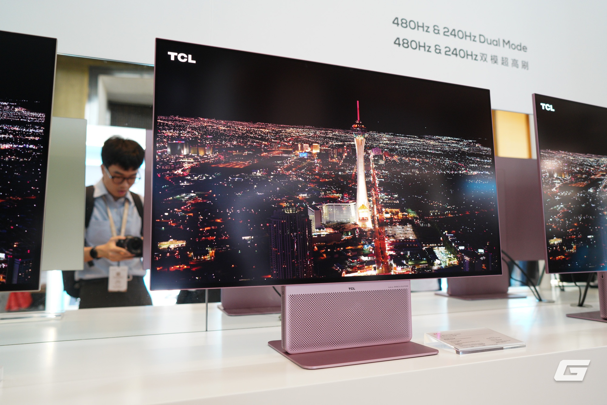 Tr&ecirc;n tay m&agrave;n h&igrave;nh flagship TCL 32X3A: "Con qu&aacute;i vật" với c&ocirc;ng nghệ OLED+, 4K 240Hz v&agrave; t&iacute;ch hợp loa Bang & Olufsen - Ảnh 4.
