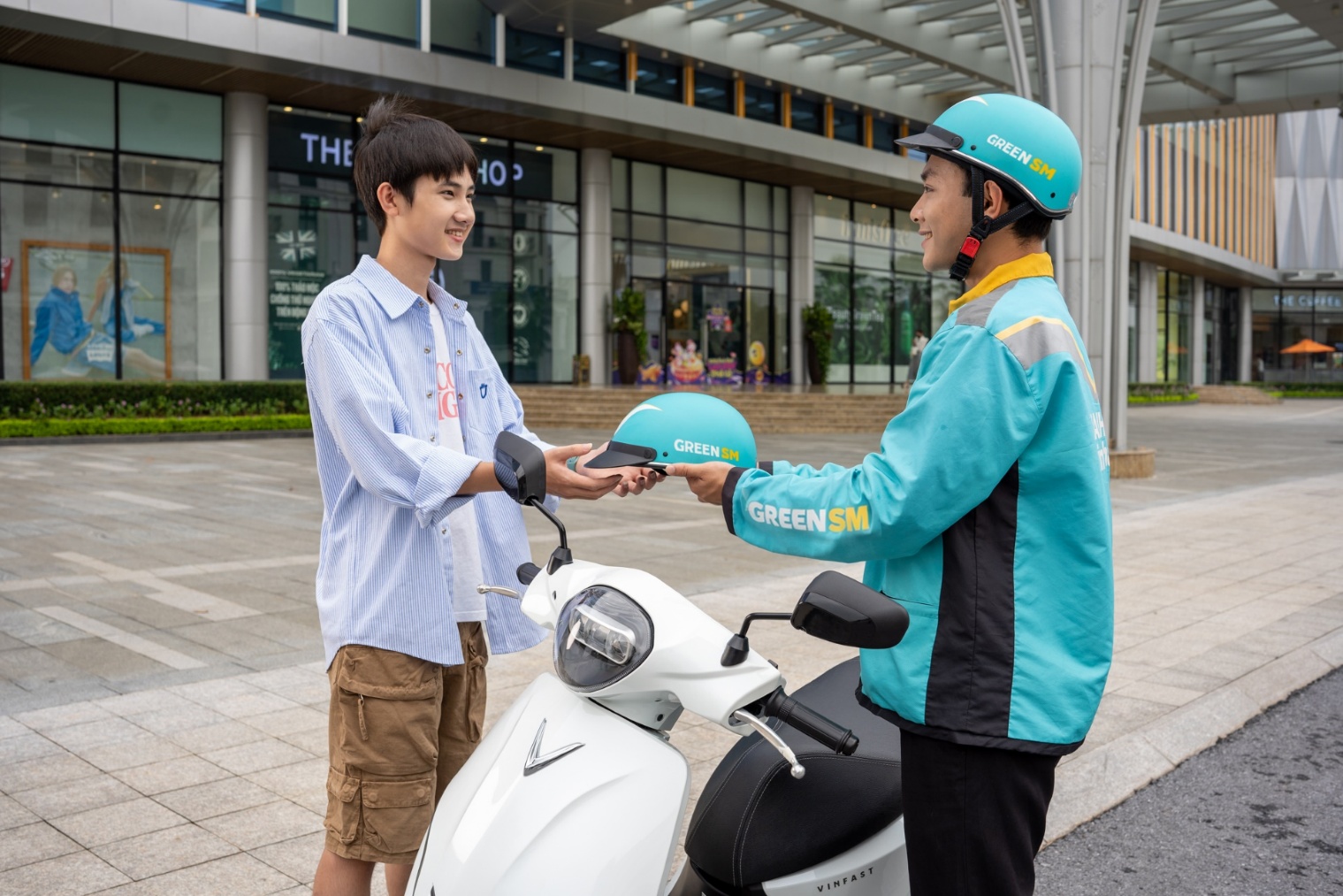 Green SM tiếp sức, t&agrave;i xế c&ocirc;ng nghệ &ldquo;rộng đường&rdquo; chuyển sang xe điện - Ảnh 2.