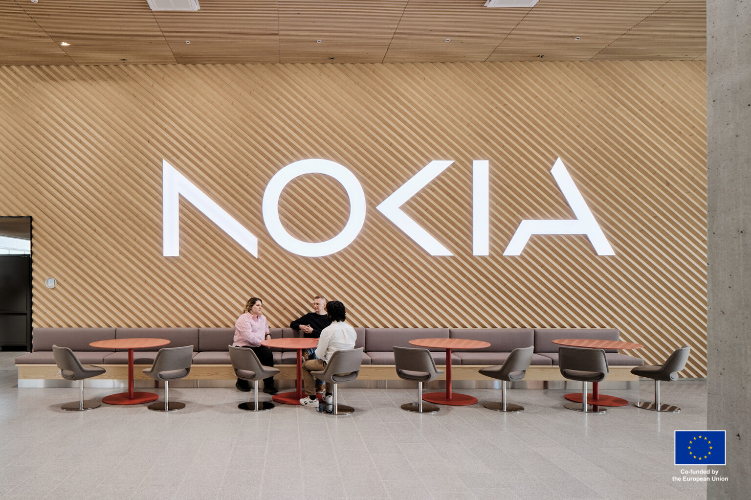 Nghỉ l&agrave;m điện thoại, Nokia hồi sinh từ đống tro t&agrave;n- Ảnh 2.