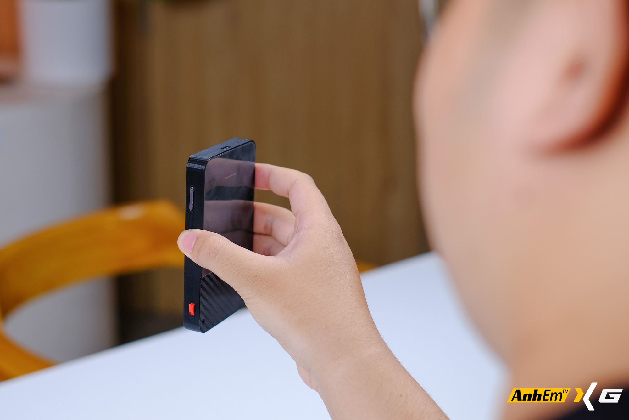 Sinh vi&ecirc;n Việt &ldquo;độ&rdquo; Galaxy Z Flip5 th&agrave;nh BlackBerry Porsche Design: B&agrave;n ph&iacute;m QWERTY vật l&yacute;, vỏ tự in 3D, c&oacute; hẳn... hai cổng sạc USB-C- Ảnh 19.