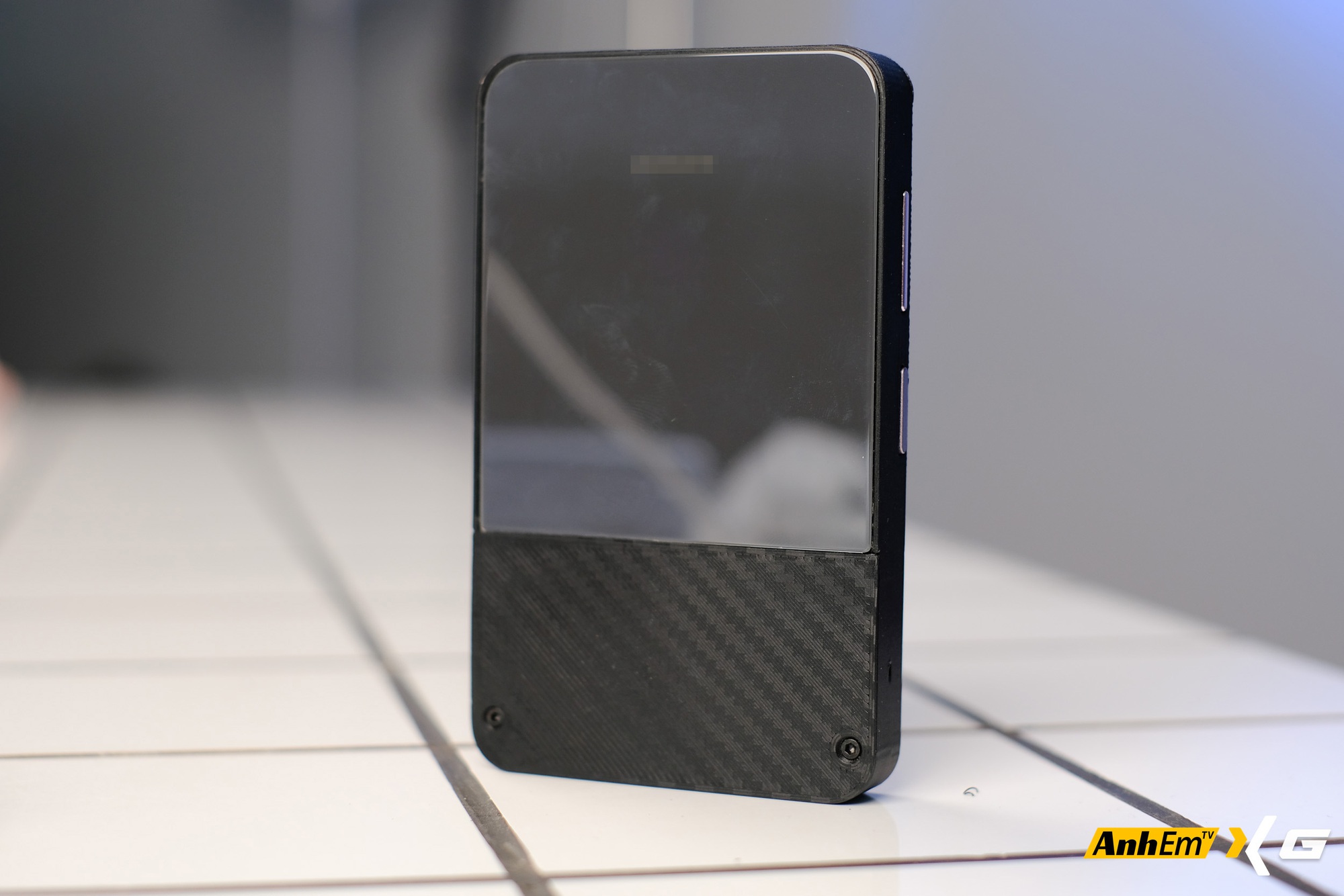 Sinh vi&ecirc;n Việt &ldquo;độ&rdquo; Galaxy Z Flip5 th&agrave;nh BlackBerry Porsche Design: B&agrave;n ph&iacute;m QWERTY vật l&yacute;, vỏ tự in 3D, c&oacute; hẳn... hai cổng sạc USB-C- Ảnh 4.