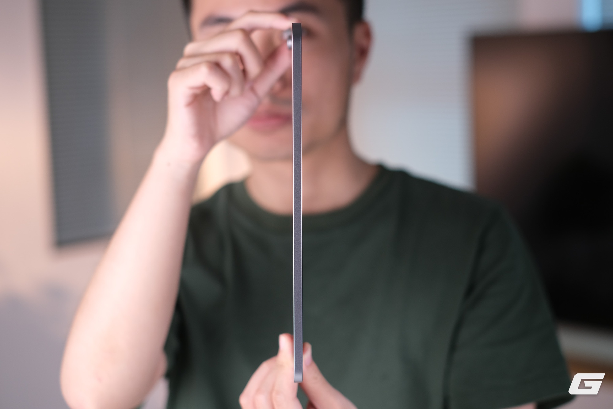 Tr&ecirc;n tay iPad Air M4: Giữ nguy&ecirc;n gần như mọi thứ, nhưng RAM 12GB v&agrave; chip M4 mới l&agrave; l&yacute; do đ&aacute;ng n&acirc;ng cấp- Ảnh 3.